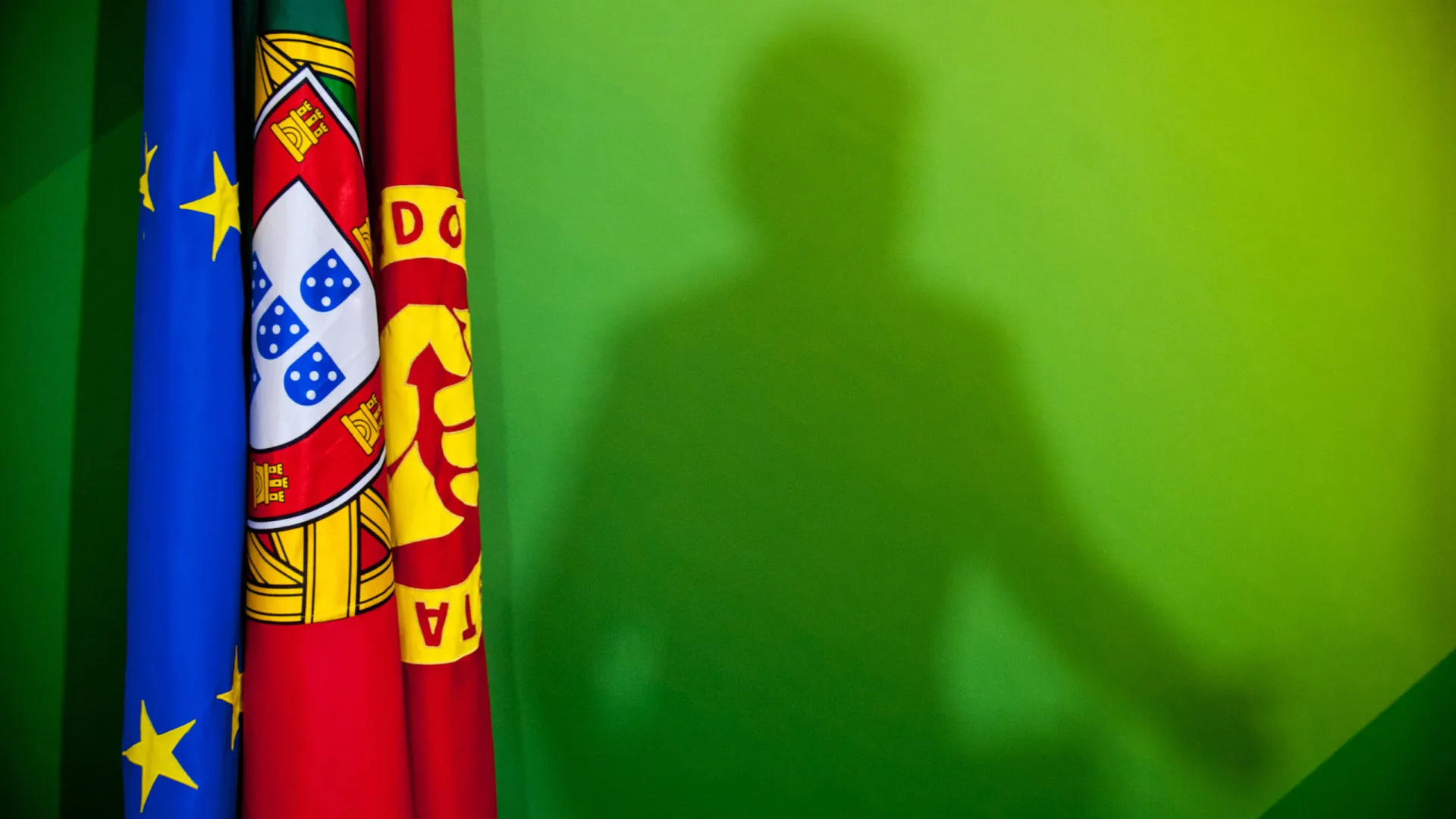 
                    25 de Novembro: PS é o único partido de Esquerda que vai à parada militar
                