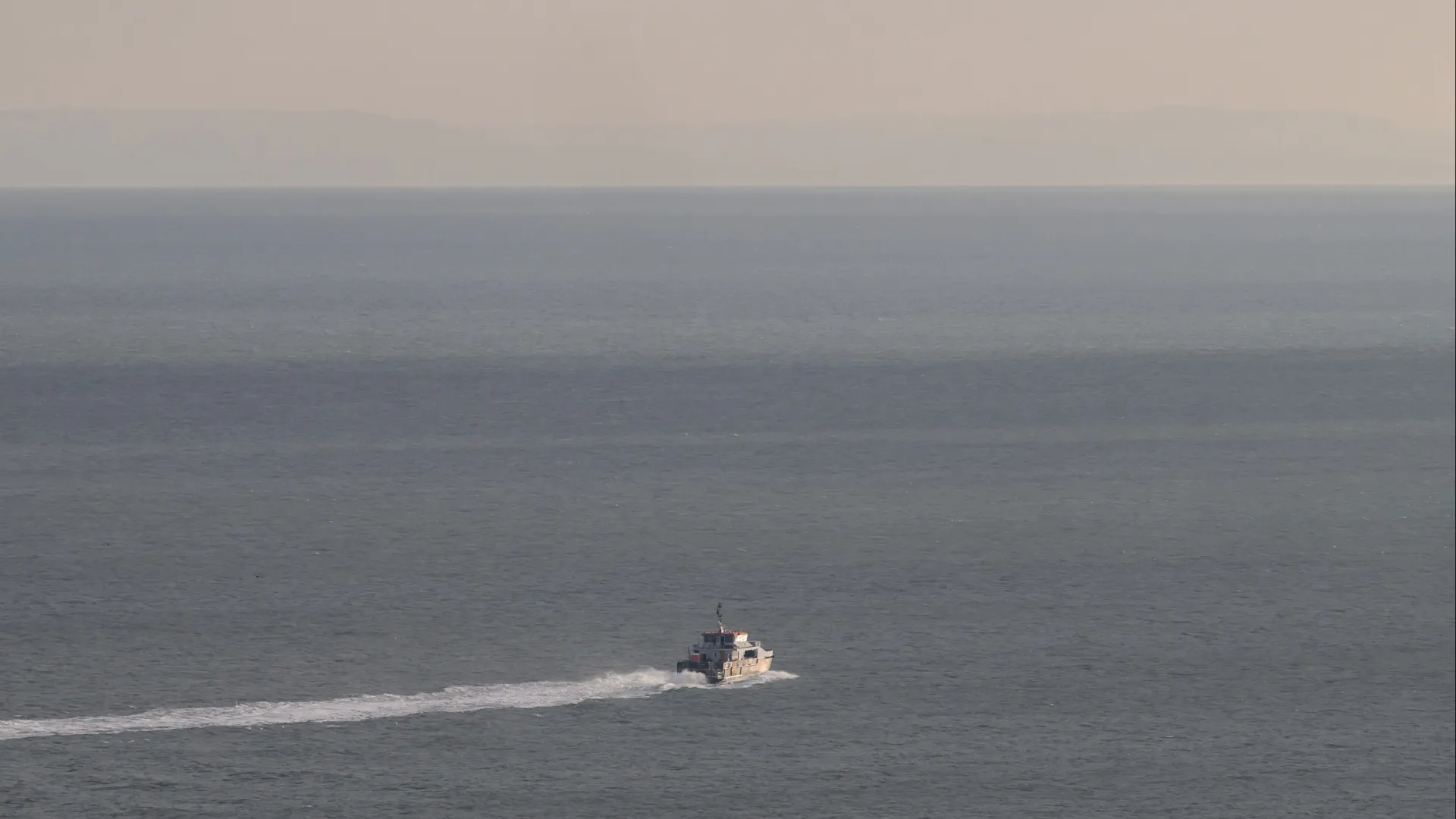 
                    Corveta e petroleiro russos intercetados no Canal da Mancha
                