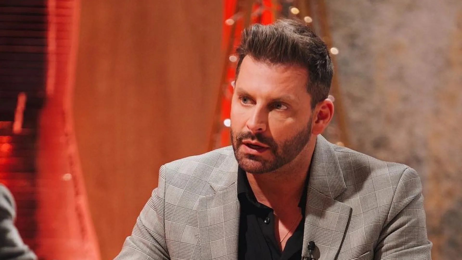 
                    Ator Henri Castelli tem convulsão em direto no 