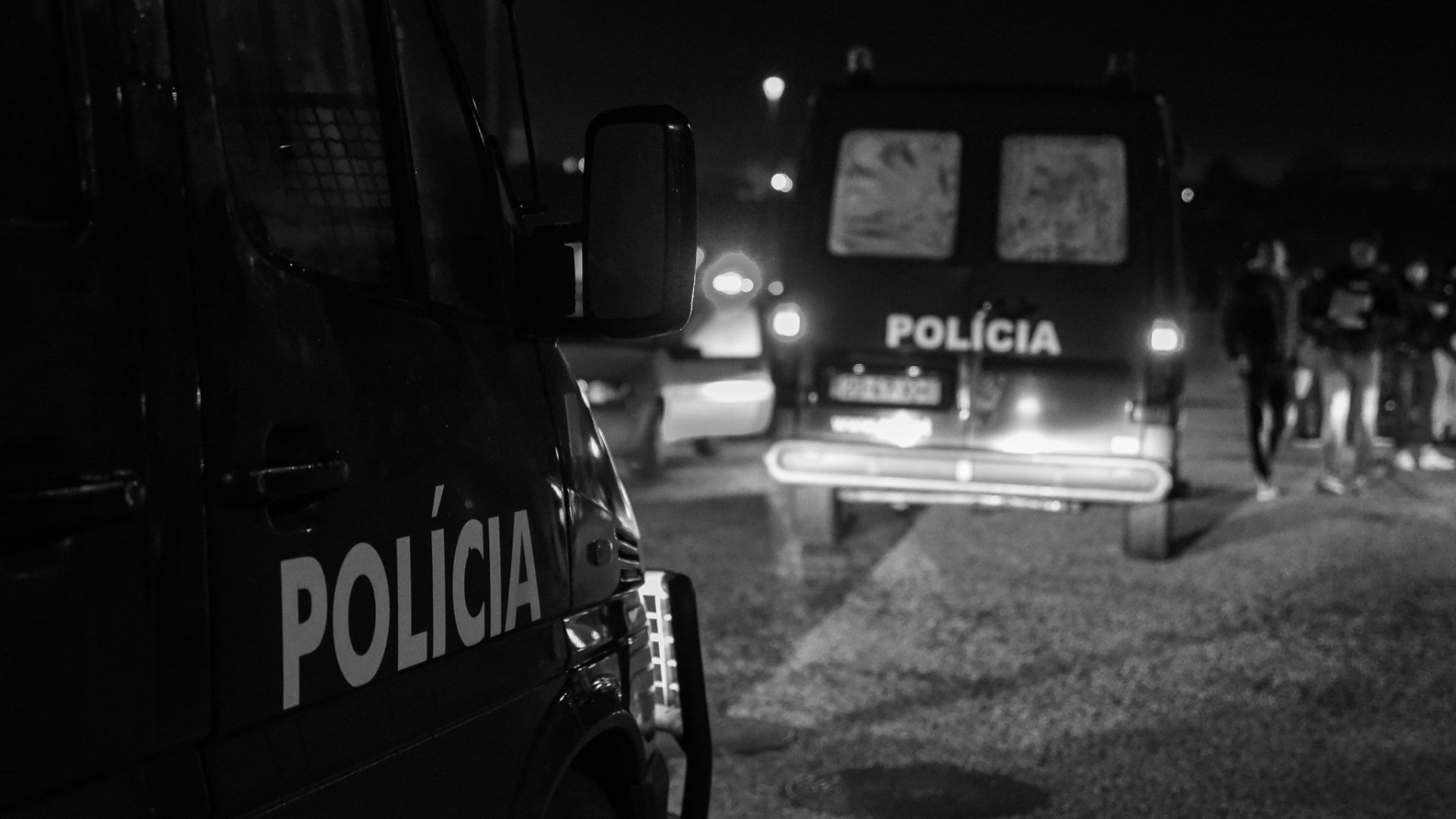 Policias atingidos por 