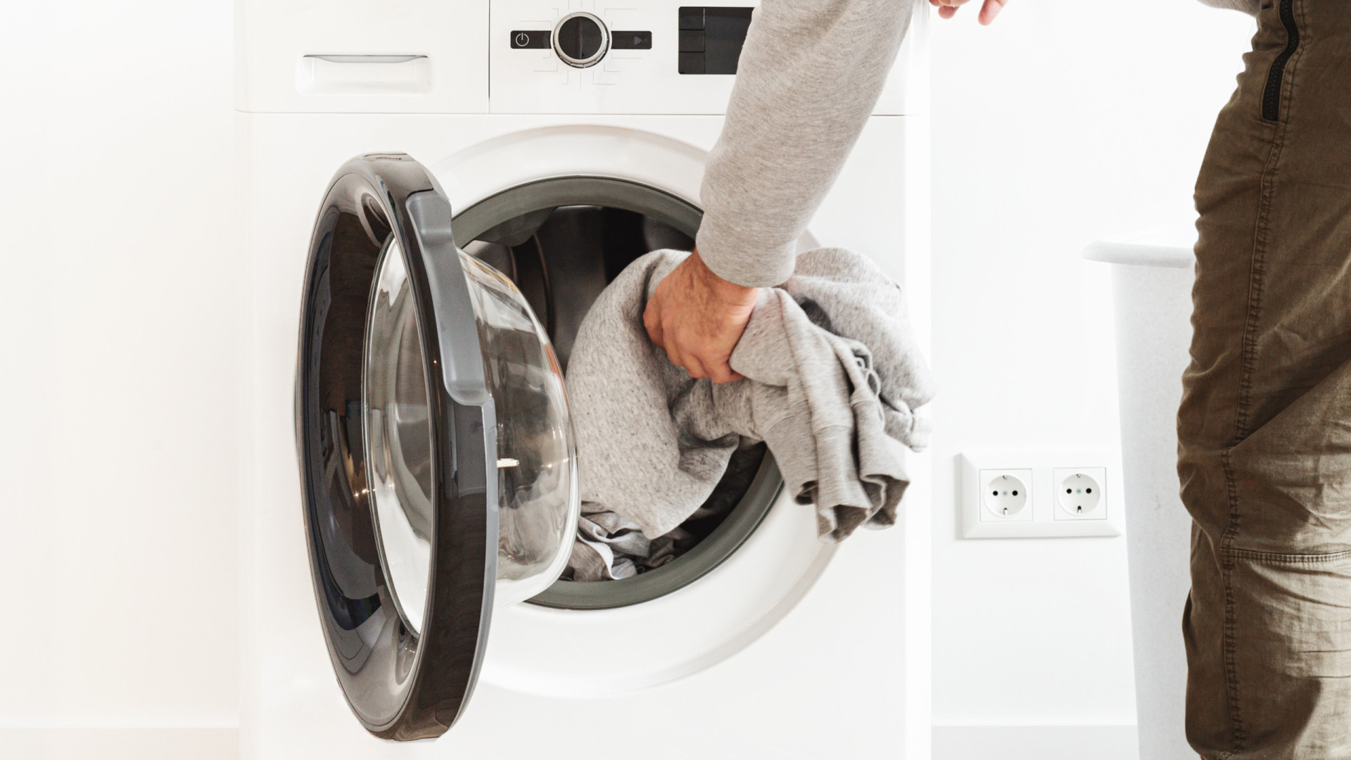 Não volte a deitar fora a água de condensação da máquina de secar roupa