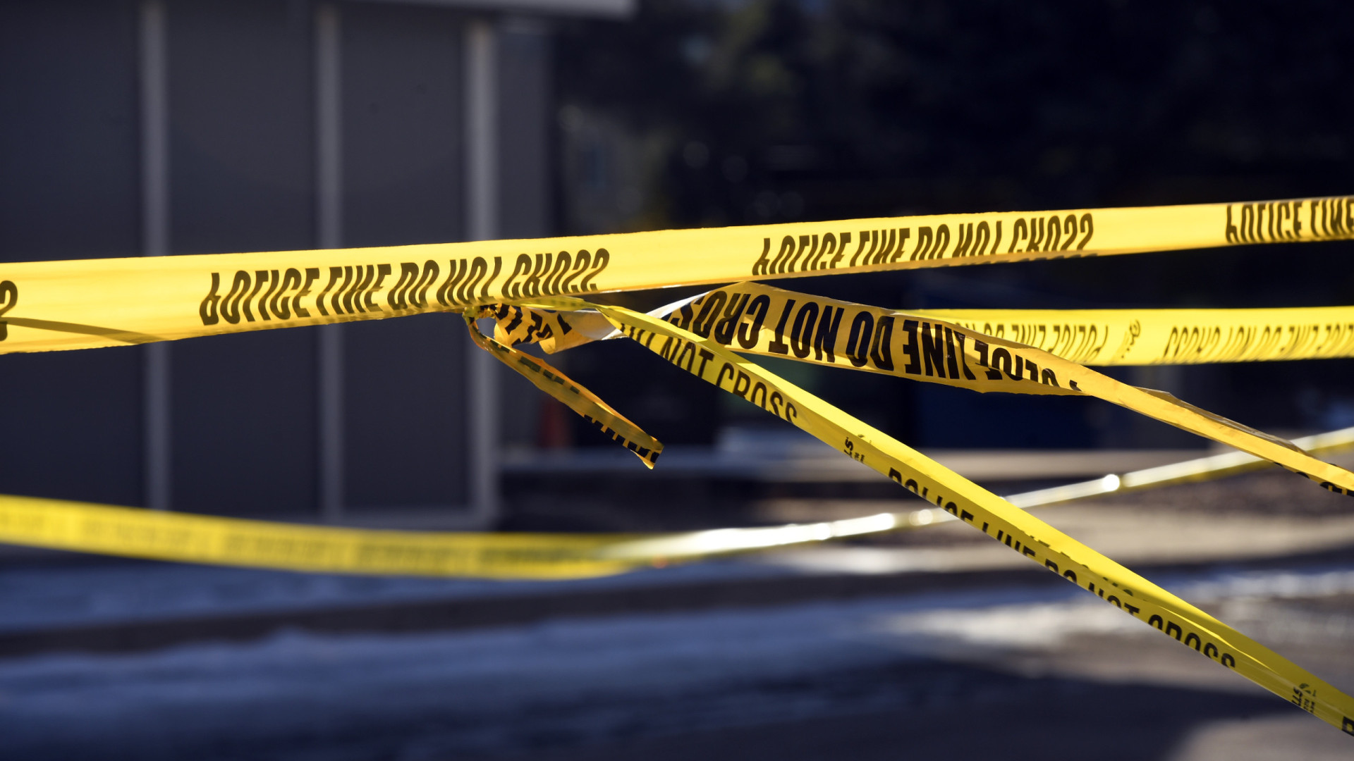 Menina de 9 anos morre após ficar num carro enquanto mãe trabalhava