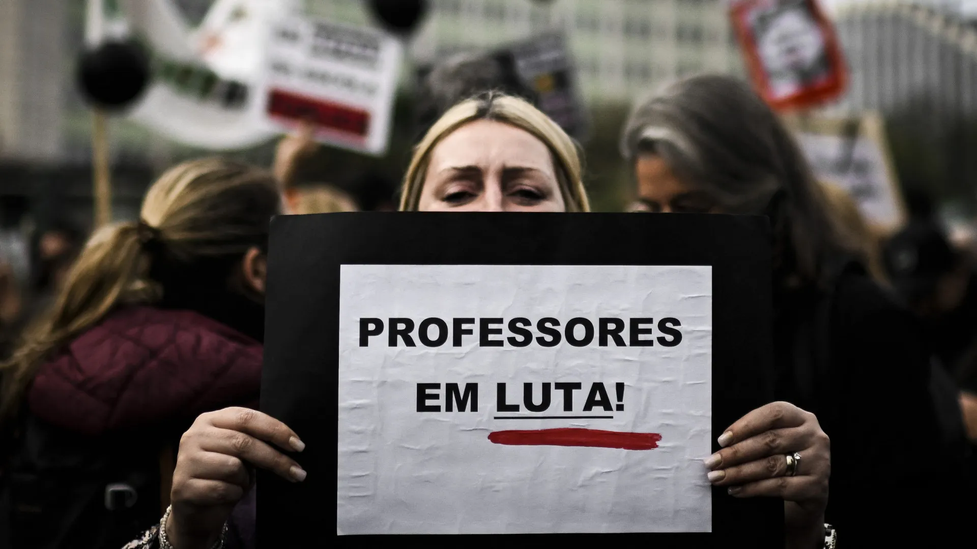
                    Cerca de 40 mil alunos estiveram sem professor no segundo período
                