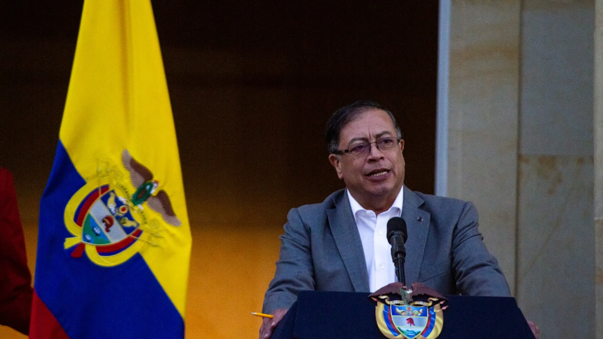 
                    PR colombiano propõe 