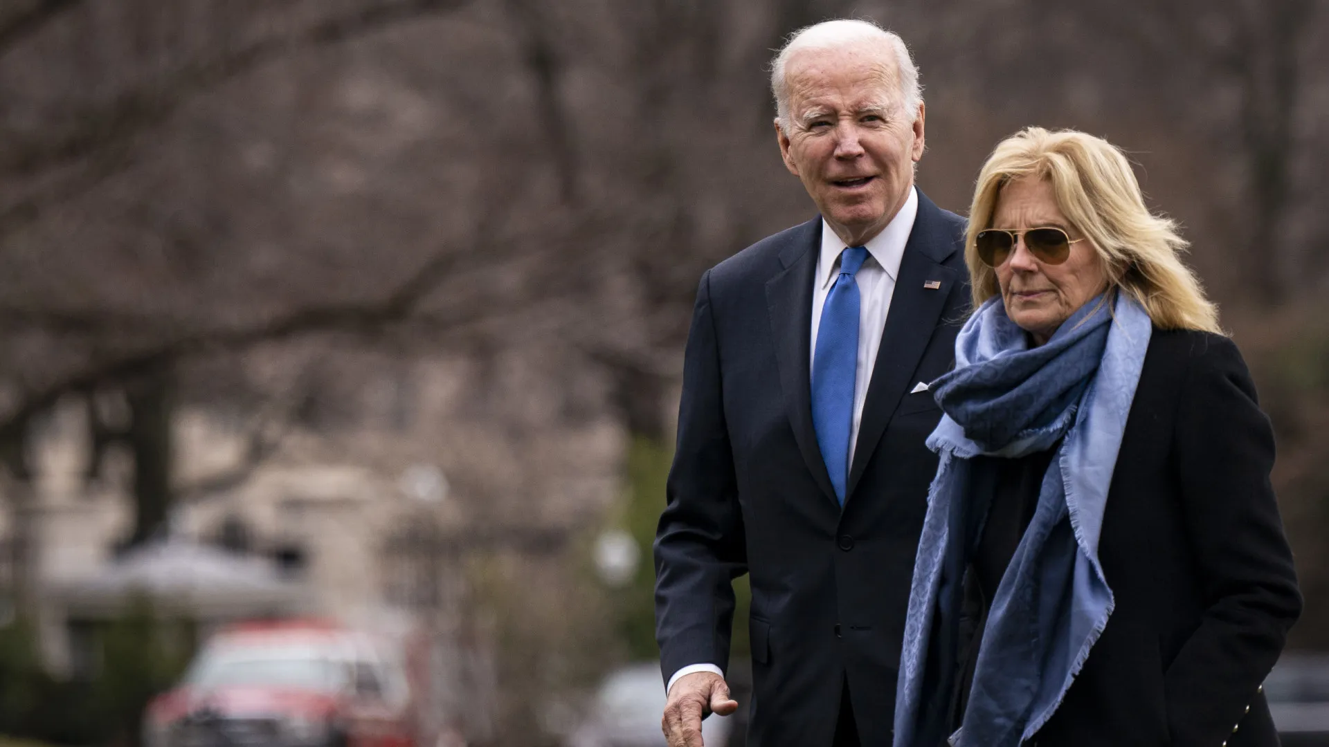 
                    Agente dos Serviços Secretos de Jill Biden dispara sobre a própria perna
                