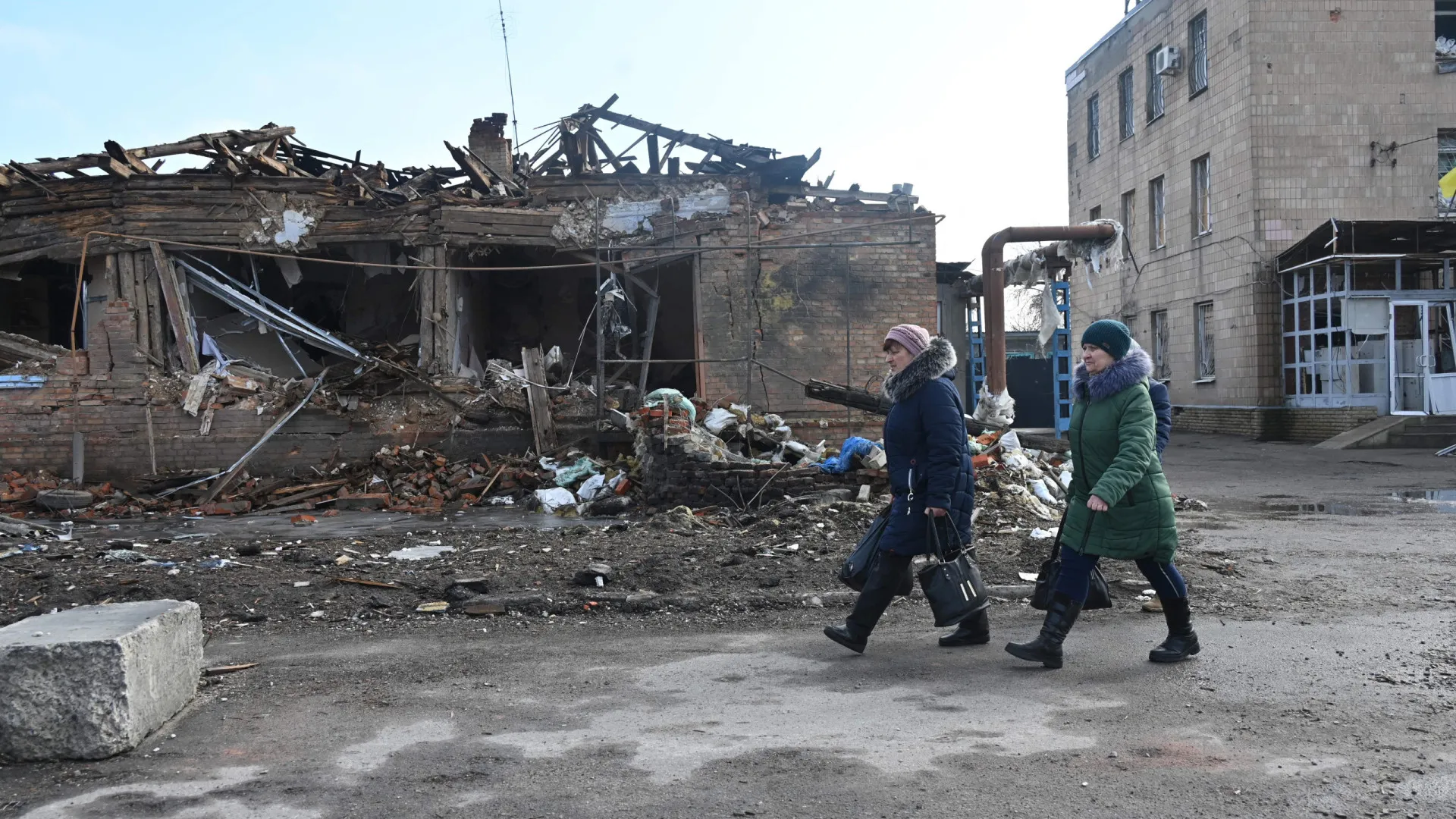 
                    Kyiv e Washington concluem reuniões centradas em reconstrução pós-guerra
                