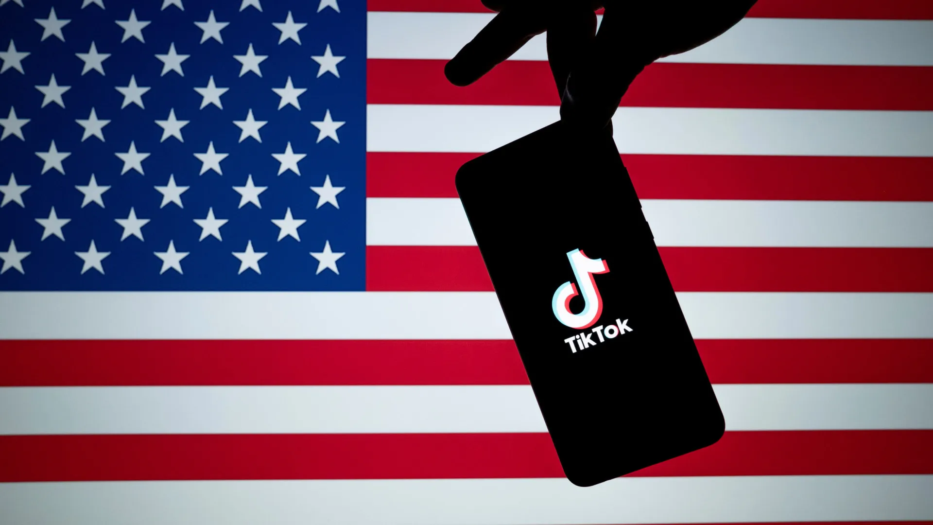 
                    Epstein? TikTok nega censura e atribui problemas a 