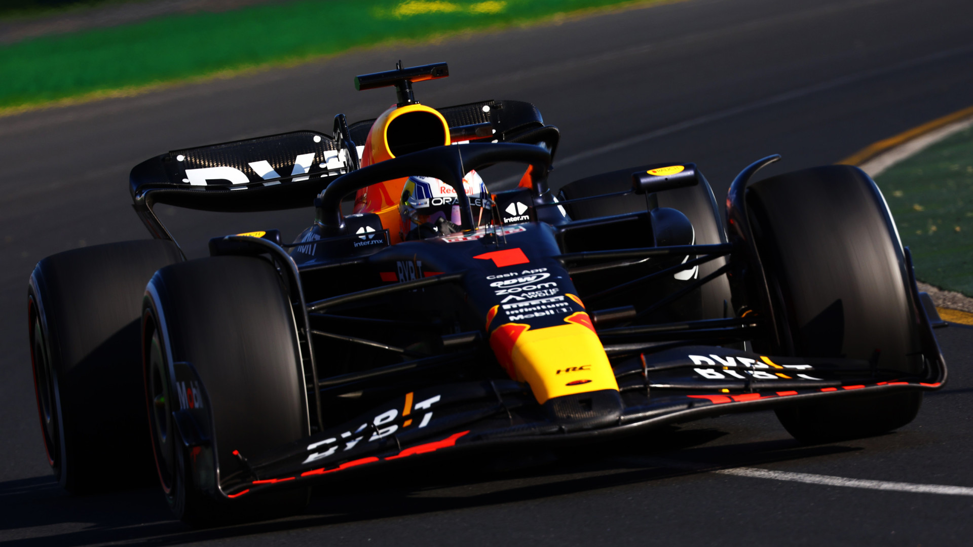 Verstappen vence GP da Austrália em manhã de grandes emoções