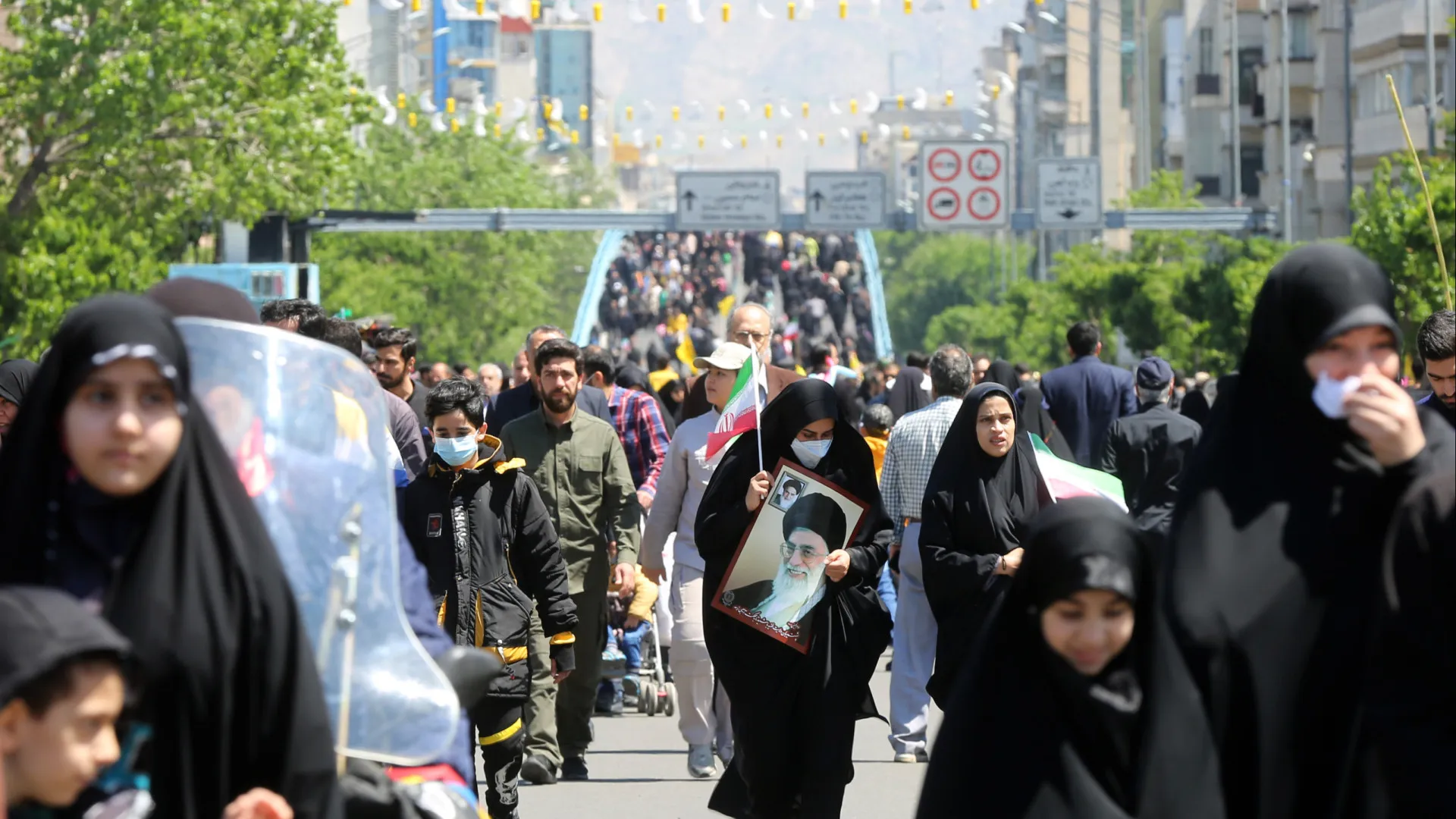 
                    Irão anuncia execução de três 