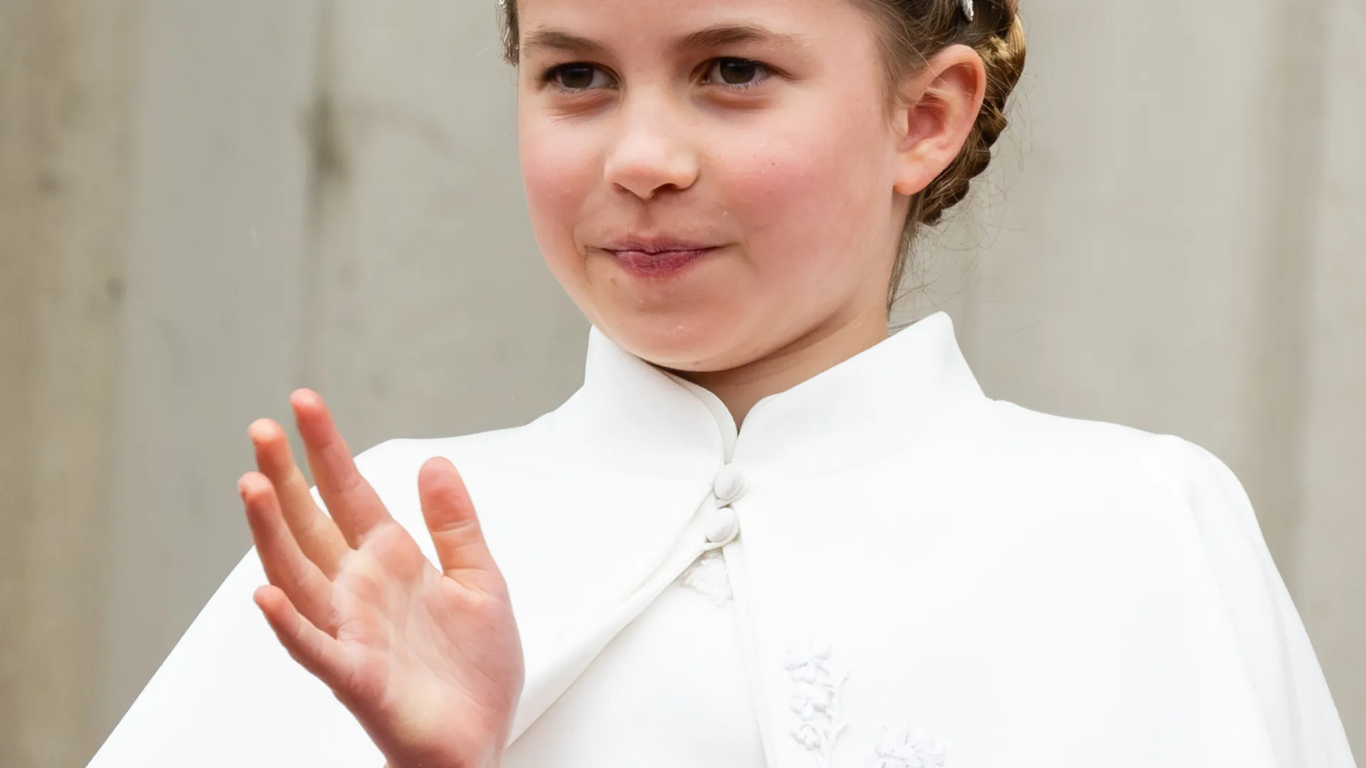 Imagens da princesa Charlotte com o "mesmo sorriso" da avó, Diana
