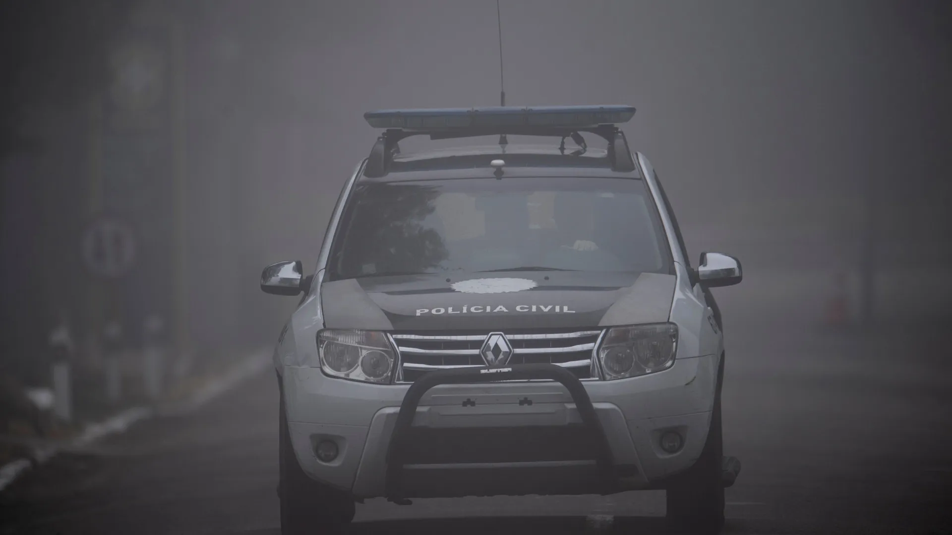 
                    Transportava armas para o Comando Vermelho em almofadas. Foi detida
                