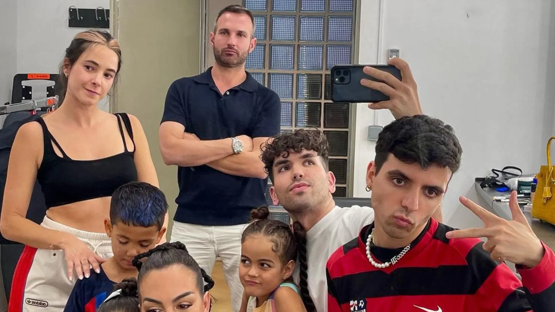 Georgina Rodríguez mostra novas fotos com as crianças. Mateo tem brinco