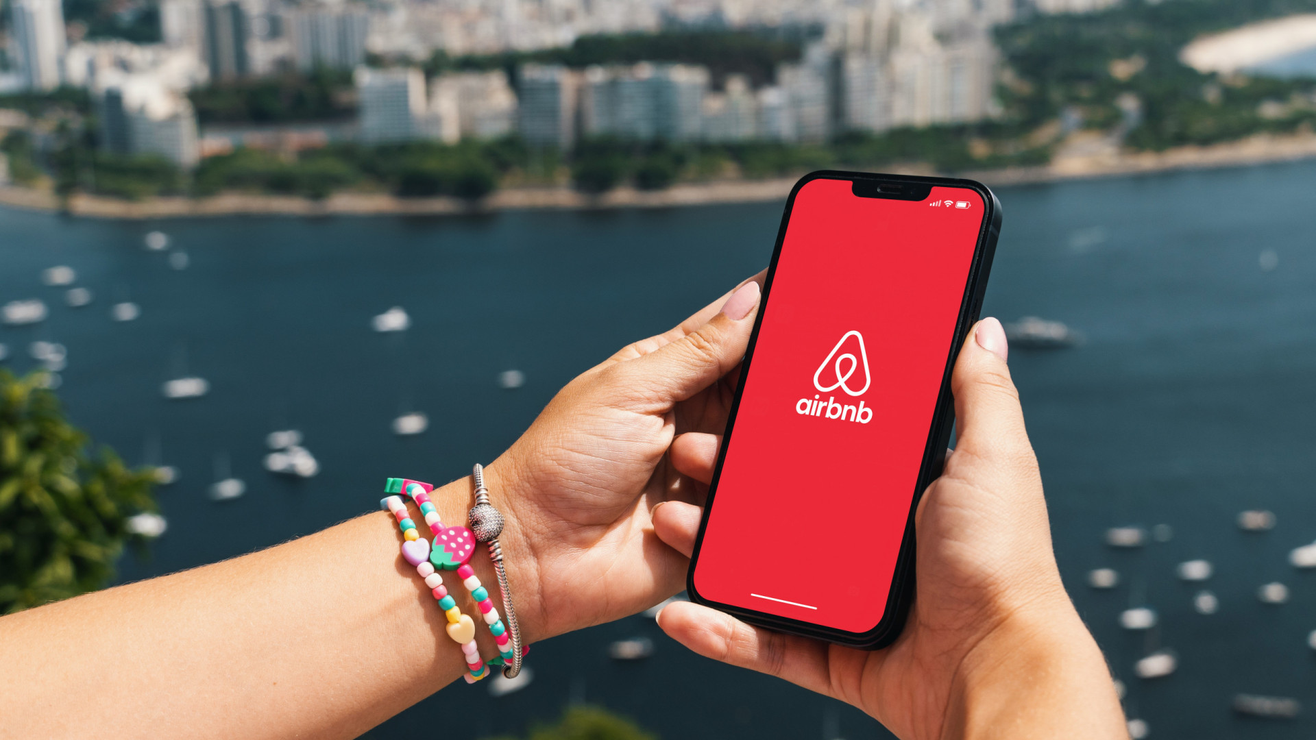 Lucro da Airbnb cai 42% até março para 136 ME