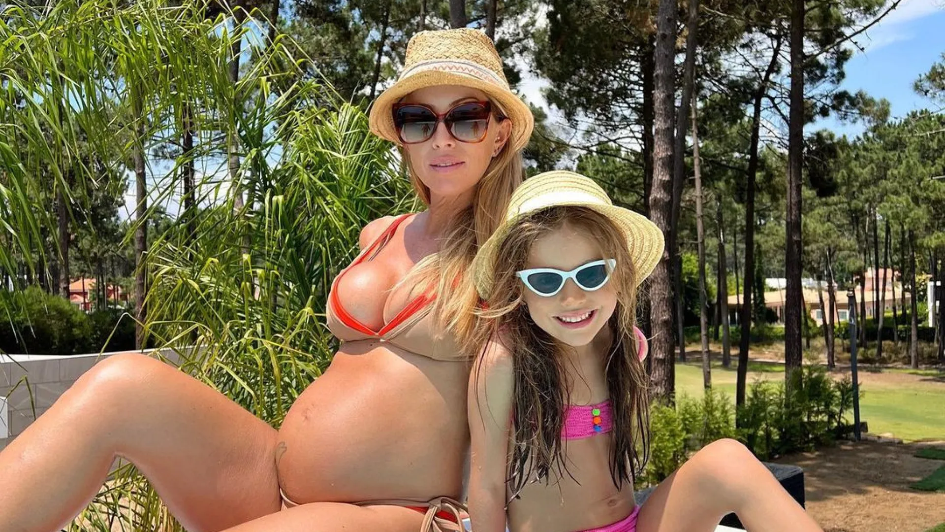 "Cada vez mais gatas". Laura Figueiredo mostra-se em biquíni com a filha