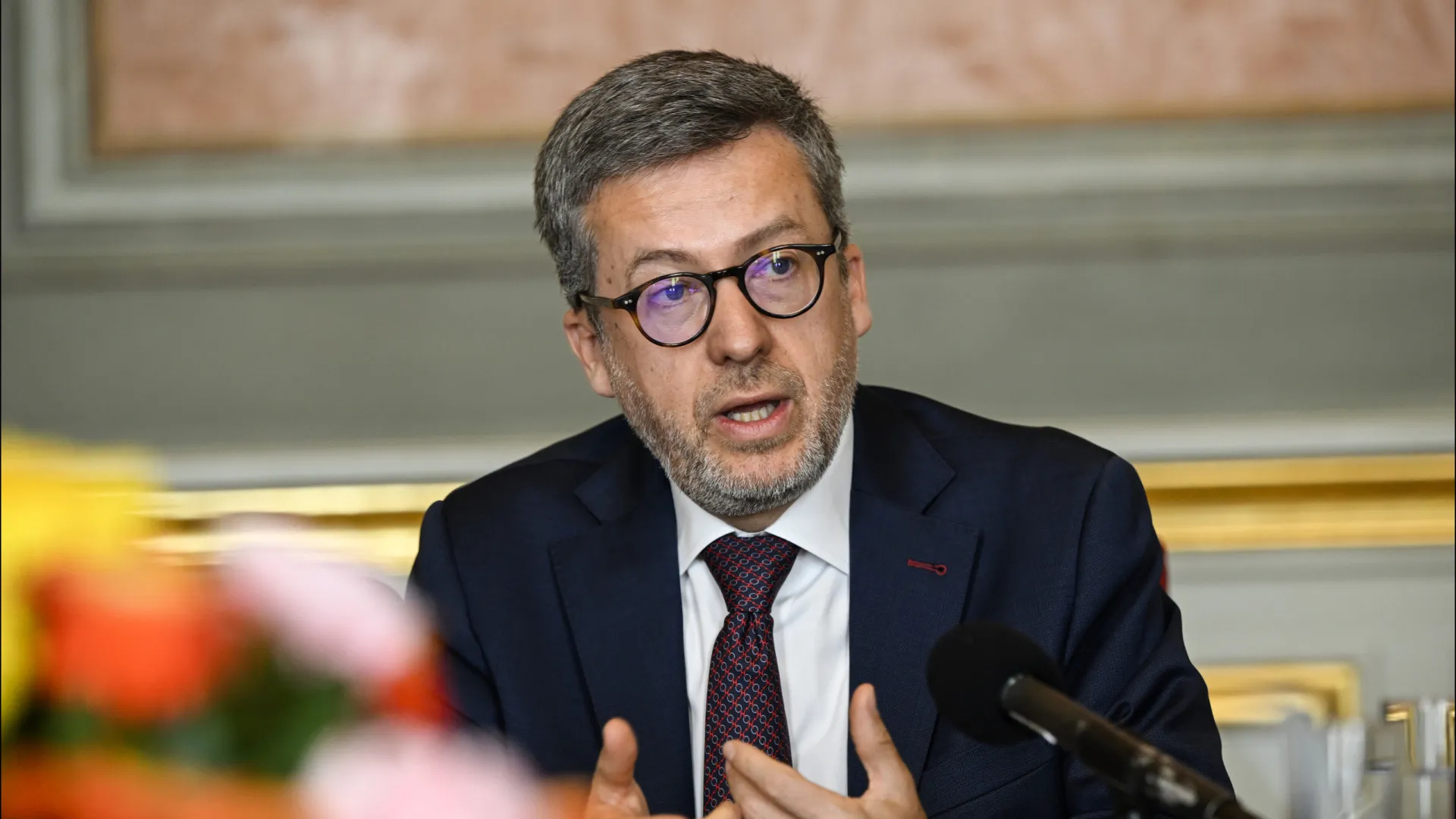 
                    Moedas deixa alerta: 