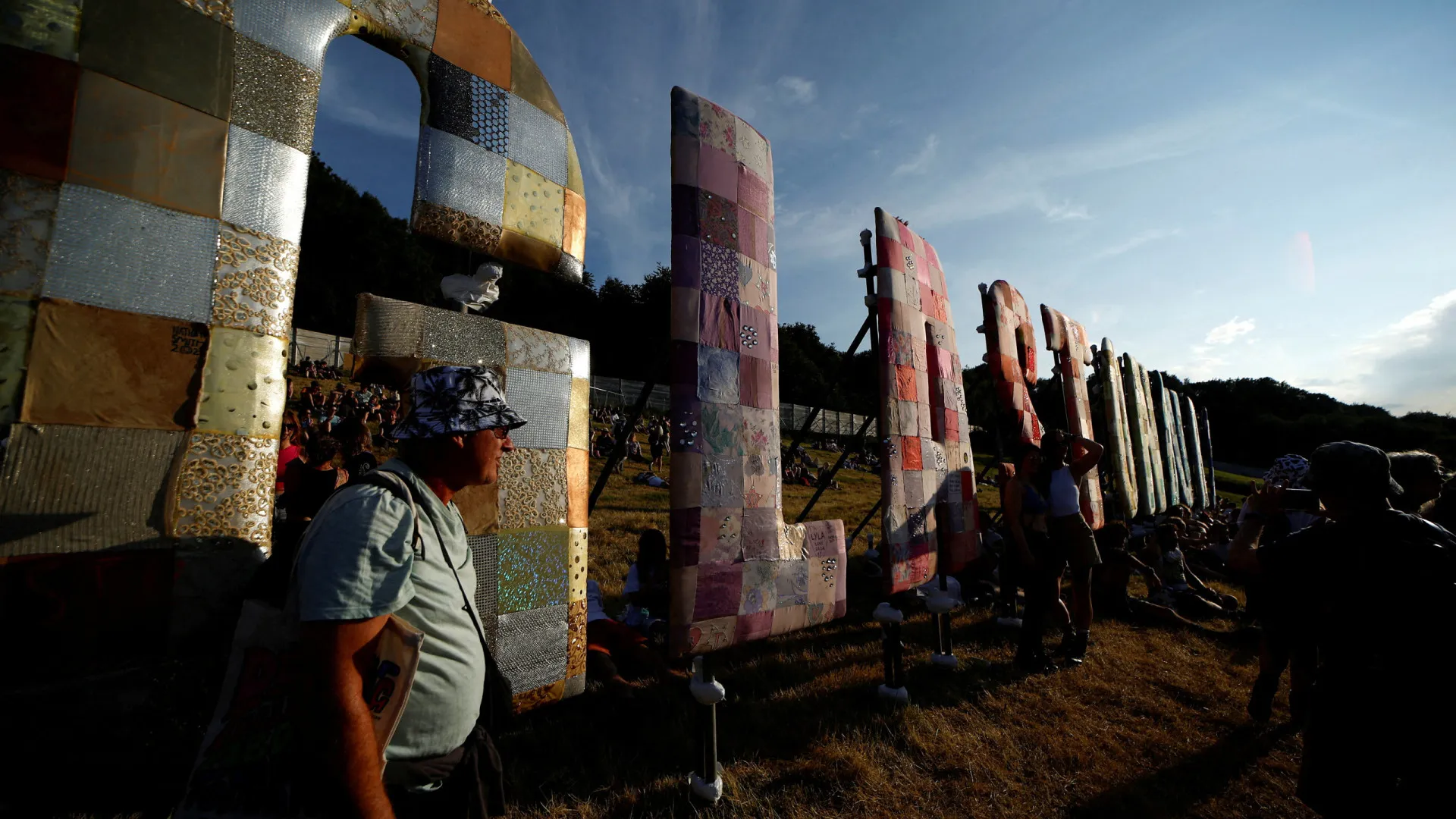 O primeiro dia do festival de Glastonbury, no Reino Unido, em imagens