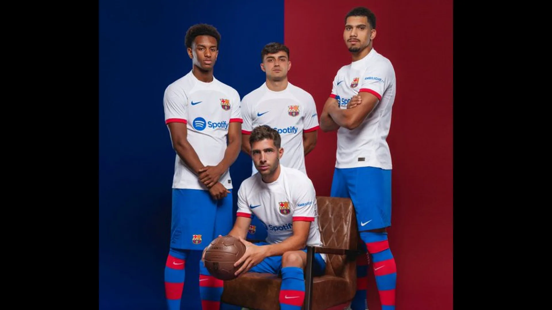 Barcelona inspira-se em Johan Cruyff e apresenta novo equipamento
