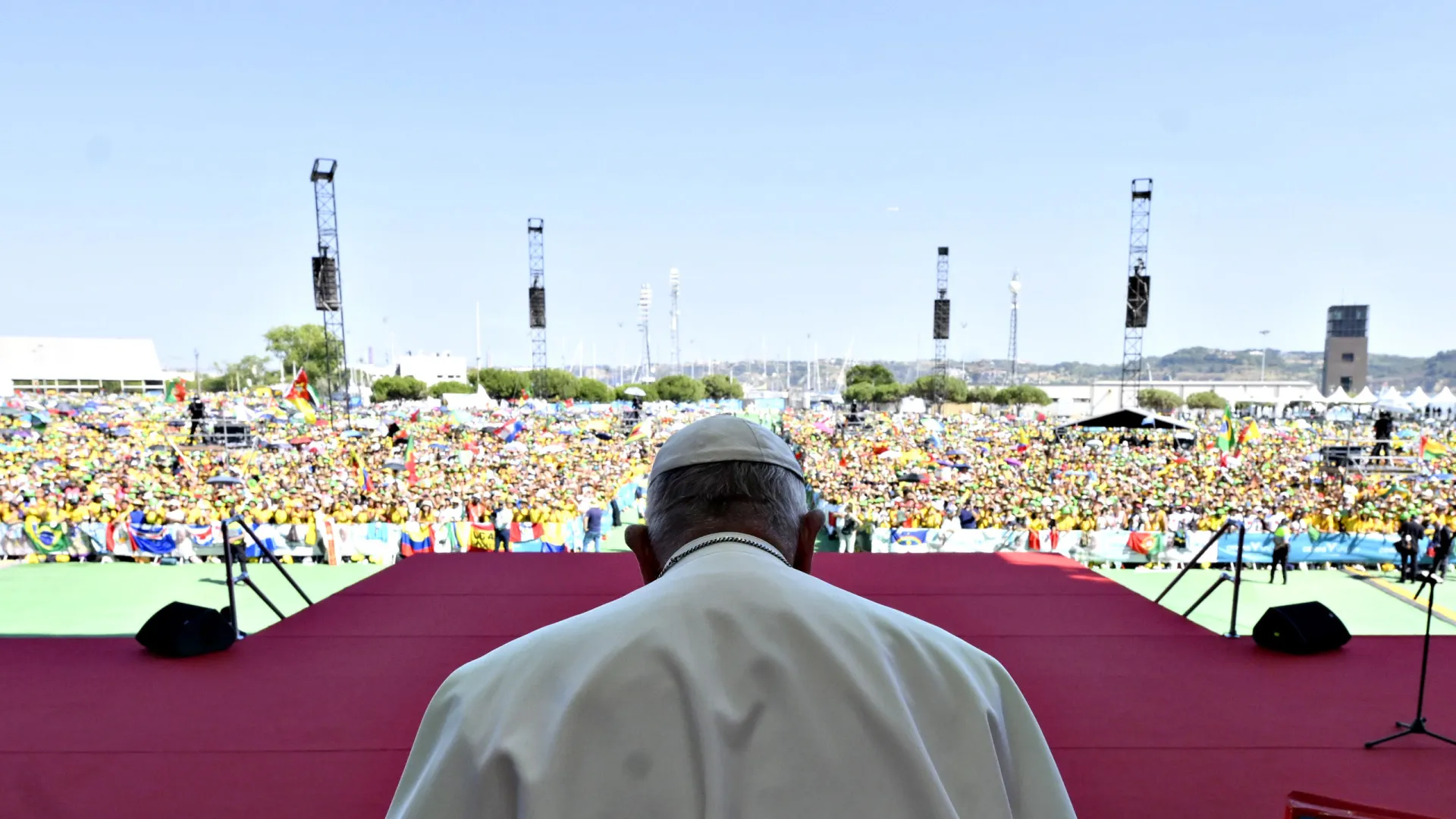 
                    Livro conta histórias da JMJ e segredo que trouxe o Papa a Lisboa
                