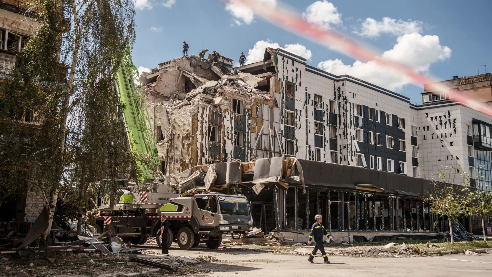 
                    Militares ucranianos negam cerco russo em Pokrovsk: 