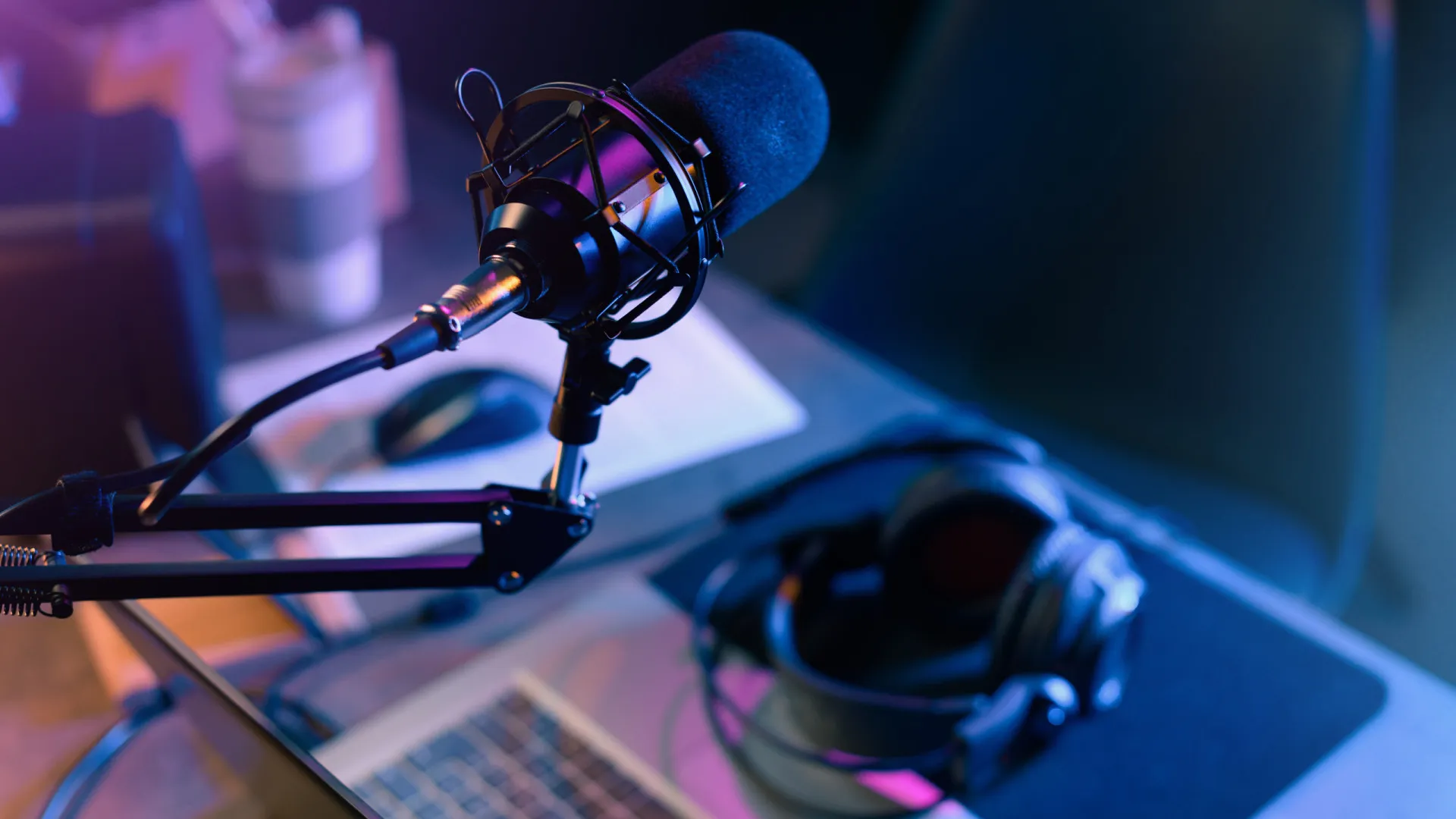 
                    Idadismo: Podcast que promove diálogo intergeracional vence prémio
                