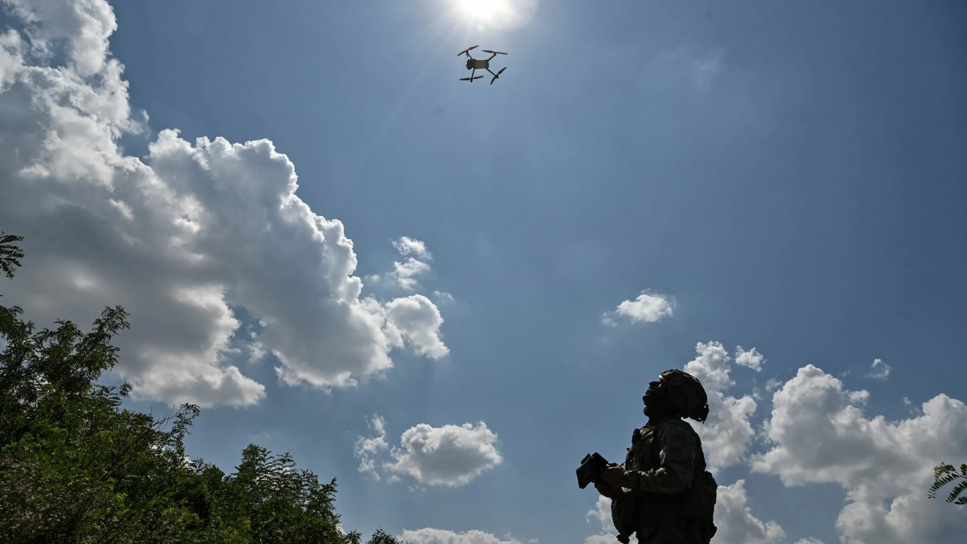 
                    Japão triplica despesa com drones em orçamento recorde para a defesa
                