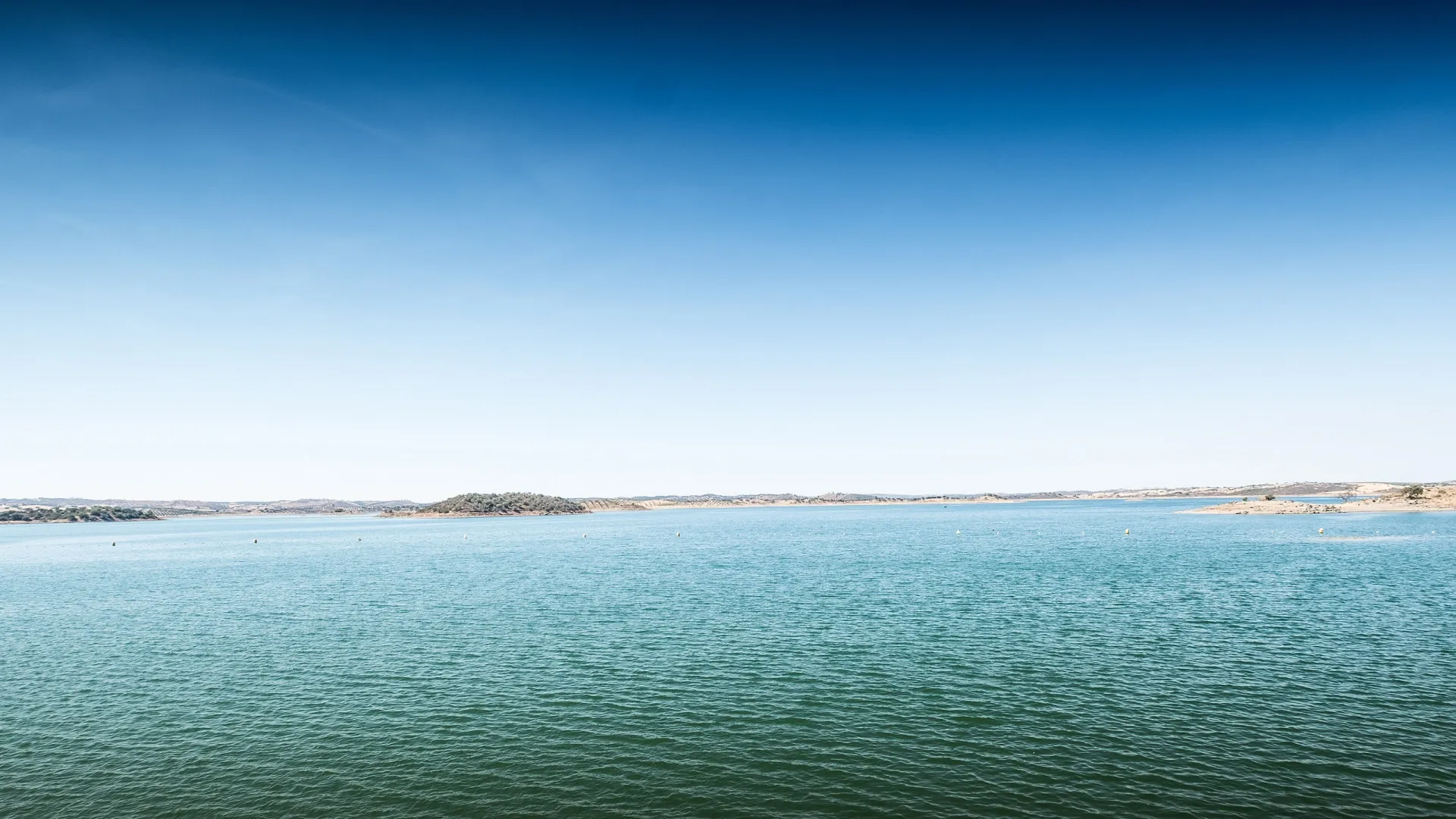 
                    Alqueva aumenta descargas para 3.300 m3/s devido a afluências elevadas
                