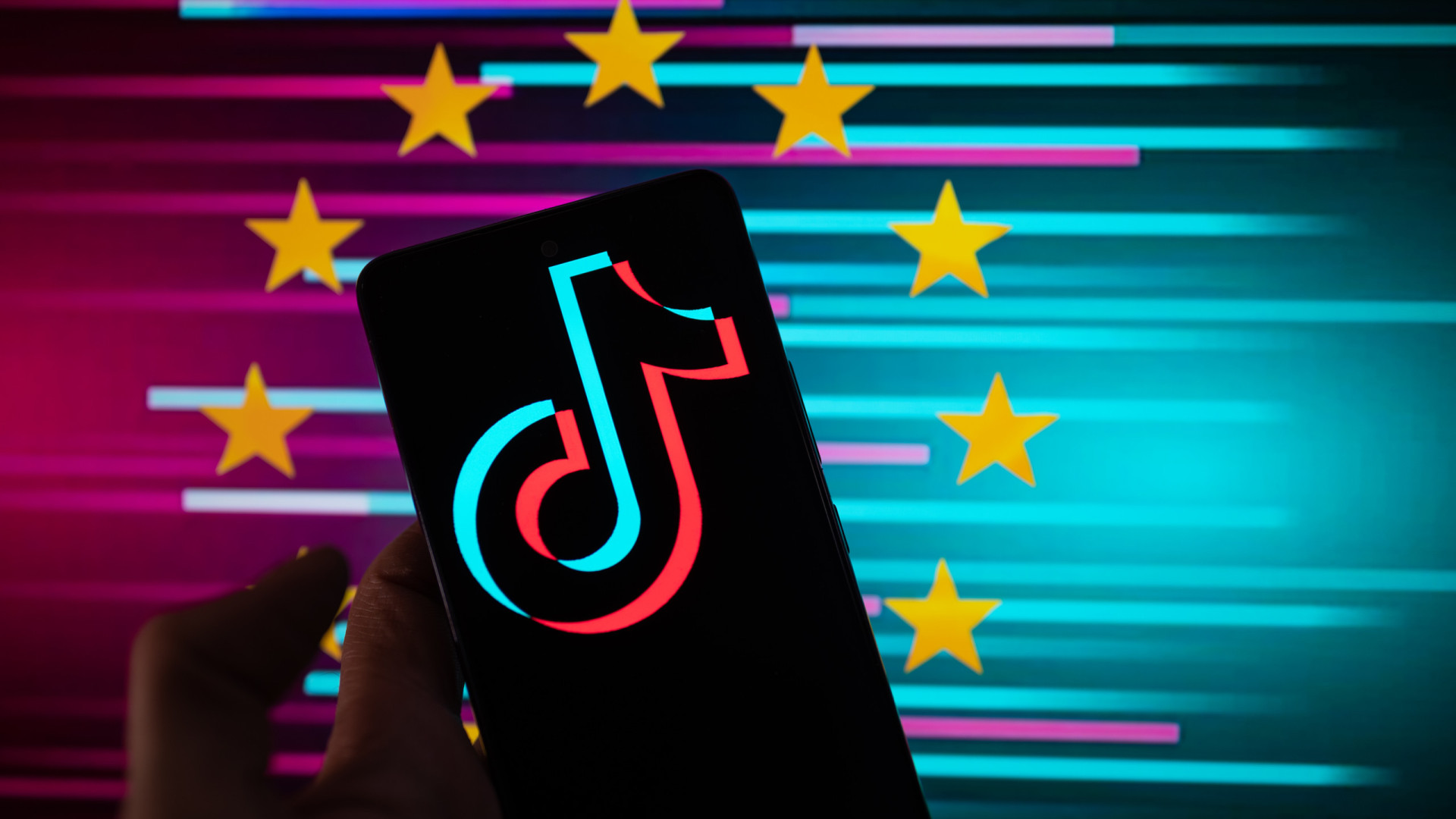 Bruxelas acusa TikTok de violar lei e ameaça com pesada multa
