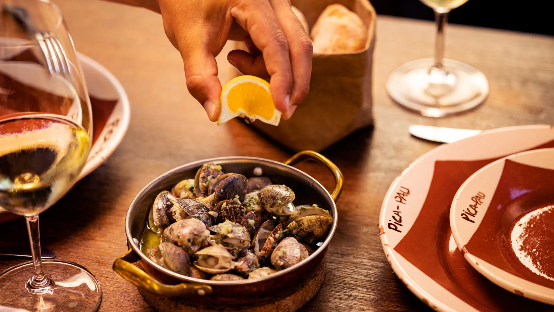 Sente-se à mesa no Pica-Pau e prove todas as novidades do menu