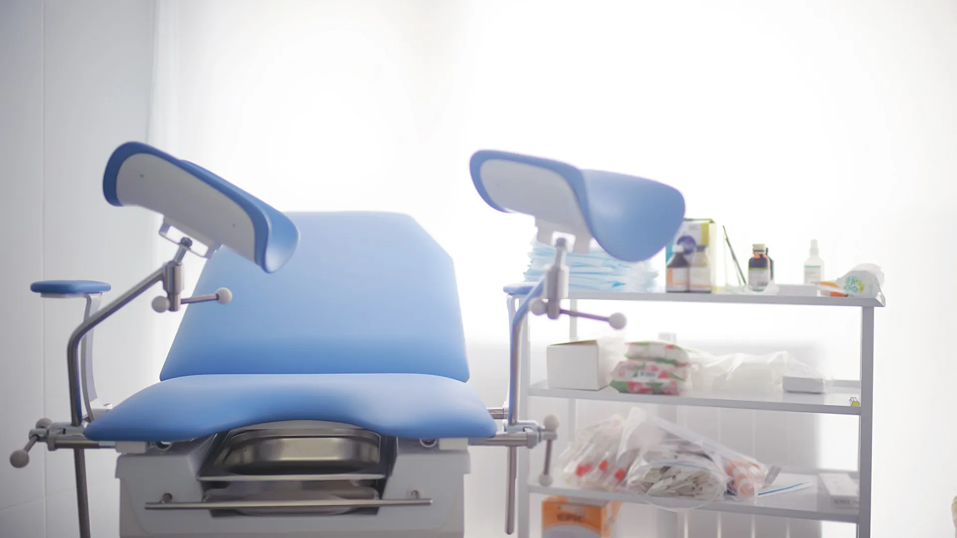 
                    Ginecologista belga investigado por agressões sexuais. Há 150 denúncias
                