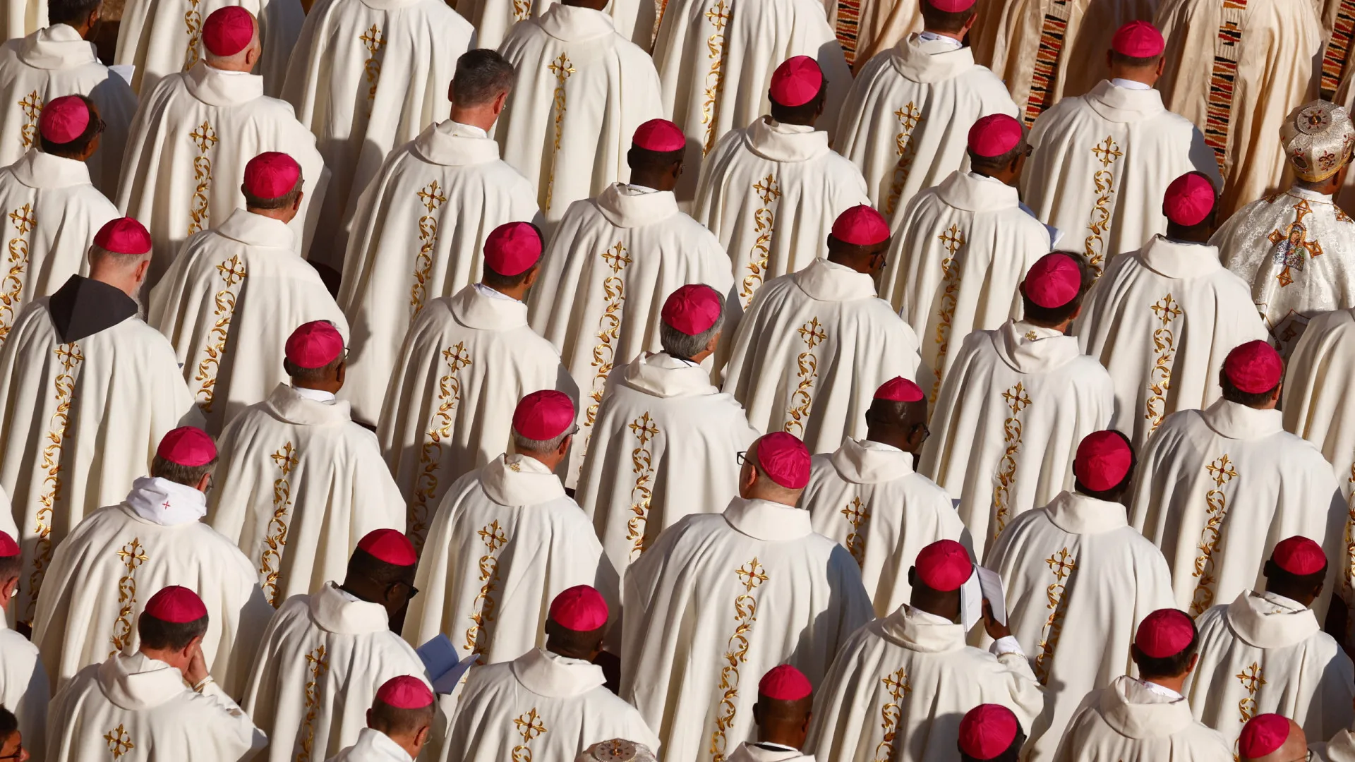 
                    Tribunal do Vaticano ordena novo julgamento de cardeal já condenado
                