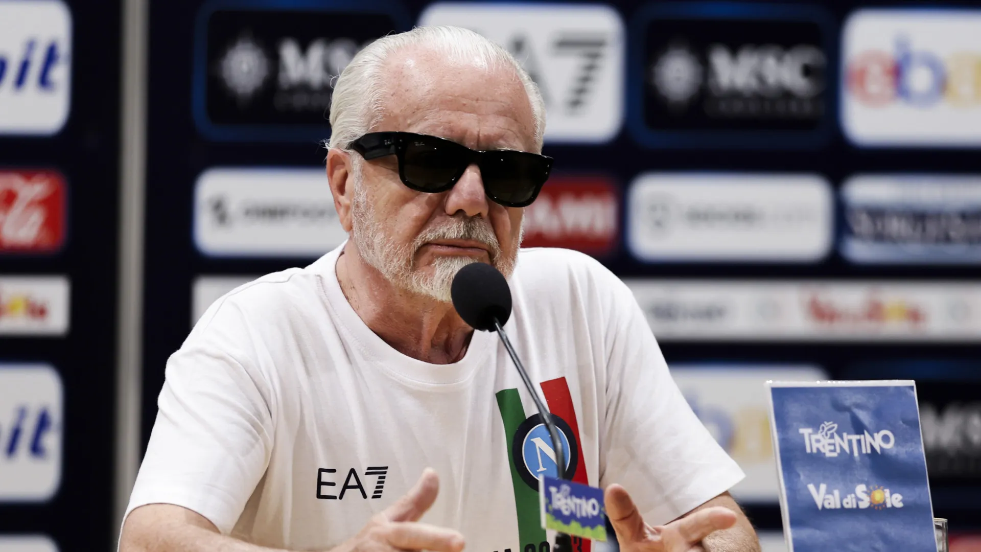 
                    Jogos de 50 minutos sem cartões. O plano louco que desafia UEFA e FIFA
                