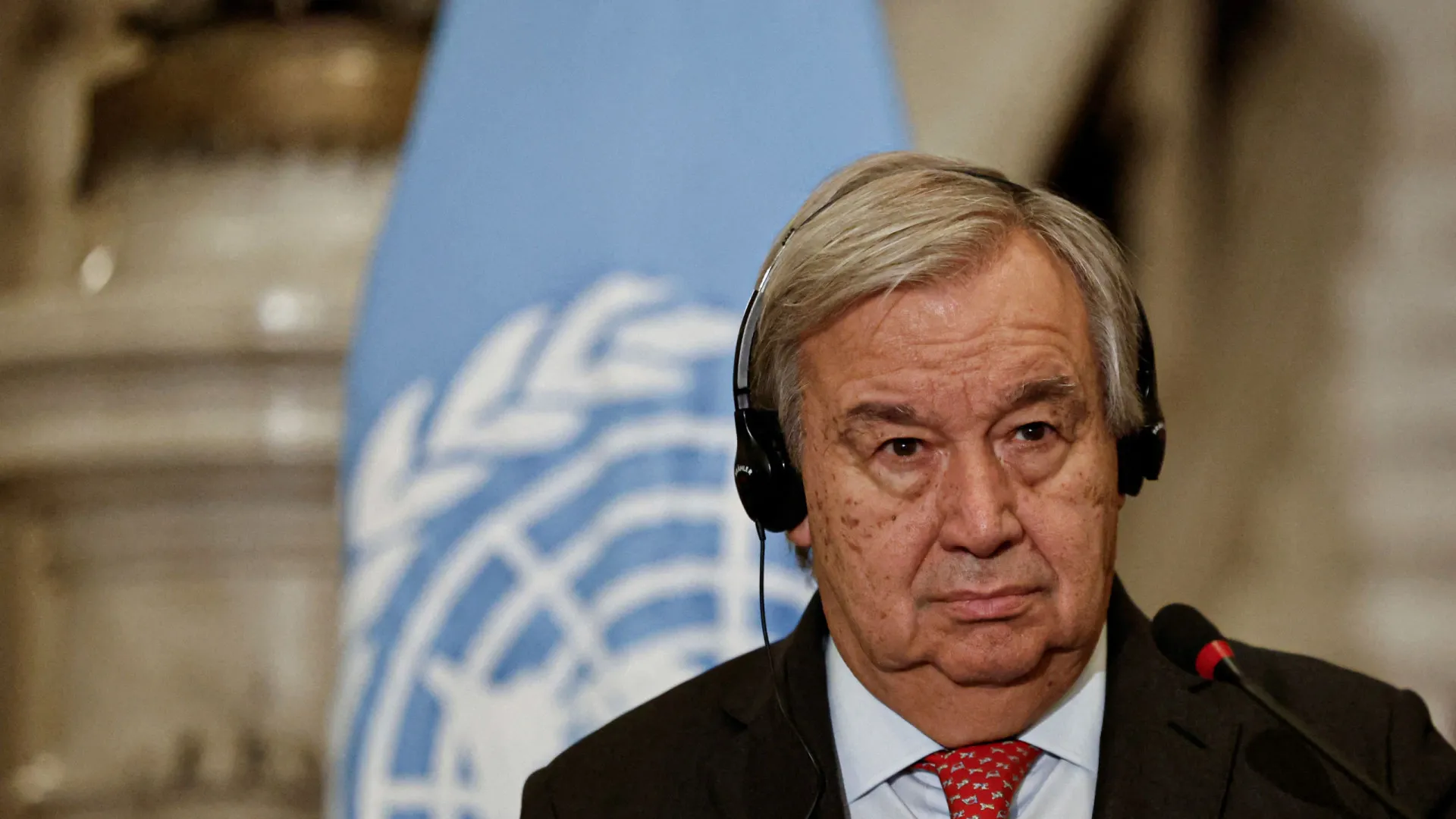 
                    Guterres condena ataque de colonos israelitas a mesquita na Cisjordânia
                