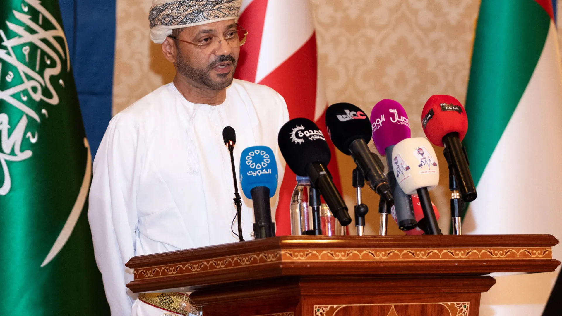 
                    Omã garante que Teerão aceitou não armazenar urânio enriquecido
                