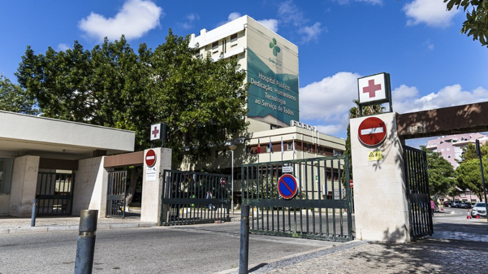 Paciente com AVC atendido após 2h devido a atraso. ERS a 