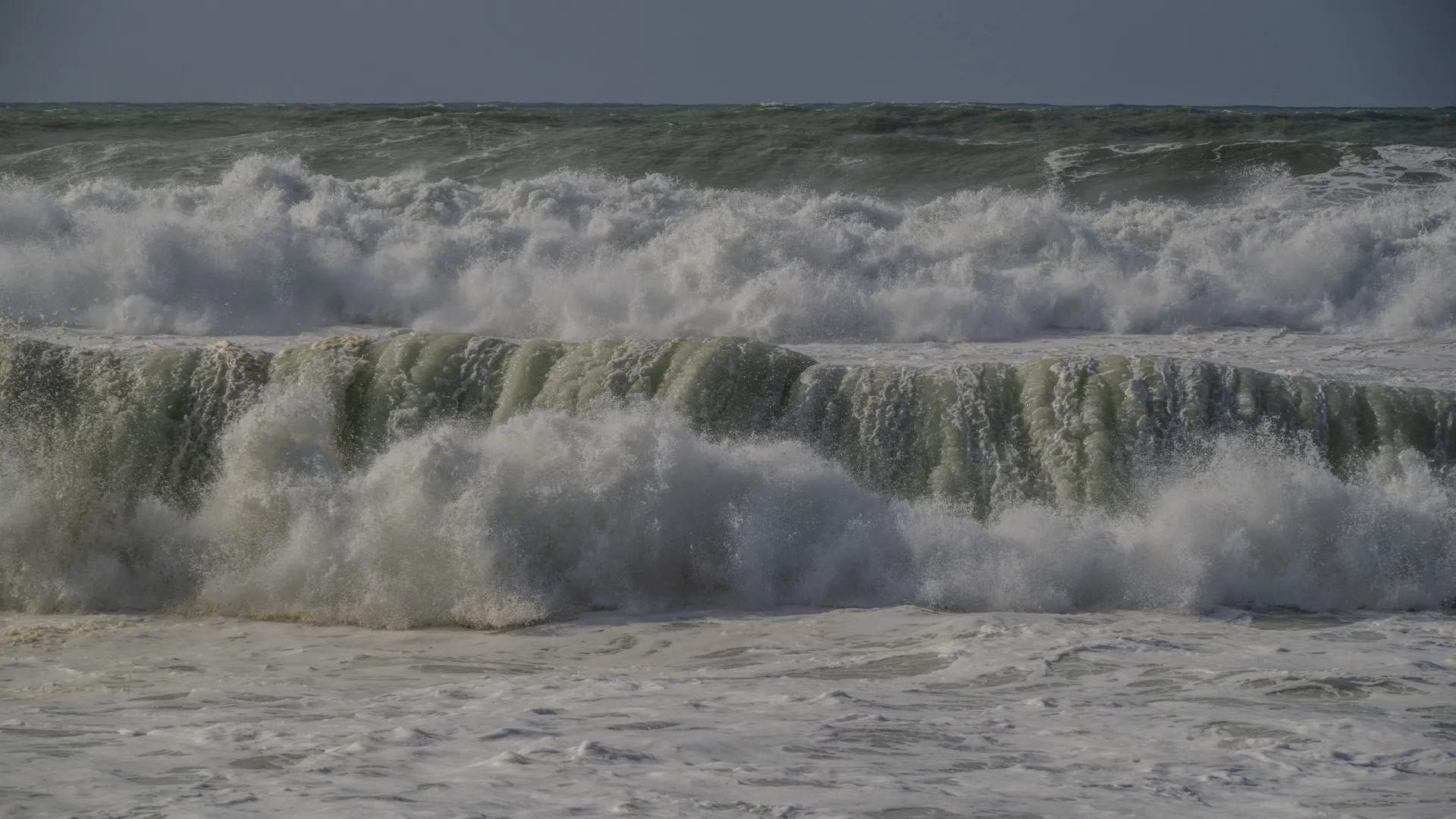 
                    Funchal prolonga aviso de agitação marítima até às 18h de domingo
                