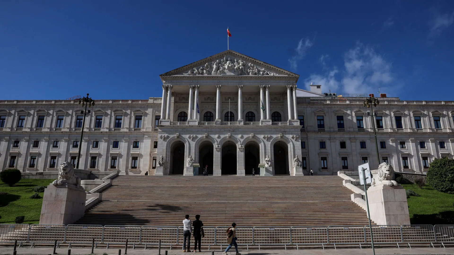 
                    'Secretas'? Deputados analisam renovação de meios humanos e tecnológicos
                