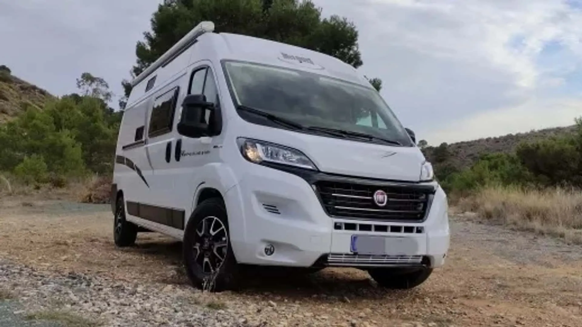 Cama para quatro, cozinha e WC. Há uma autocaravana ideal para famílias