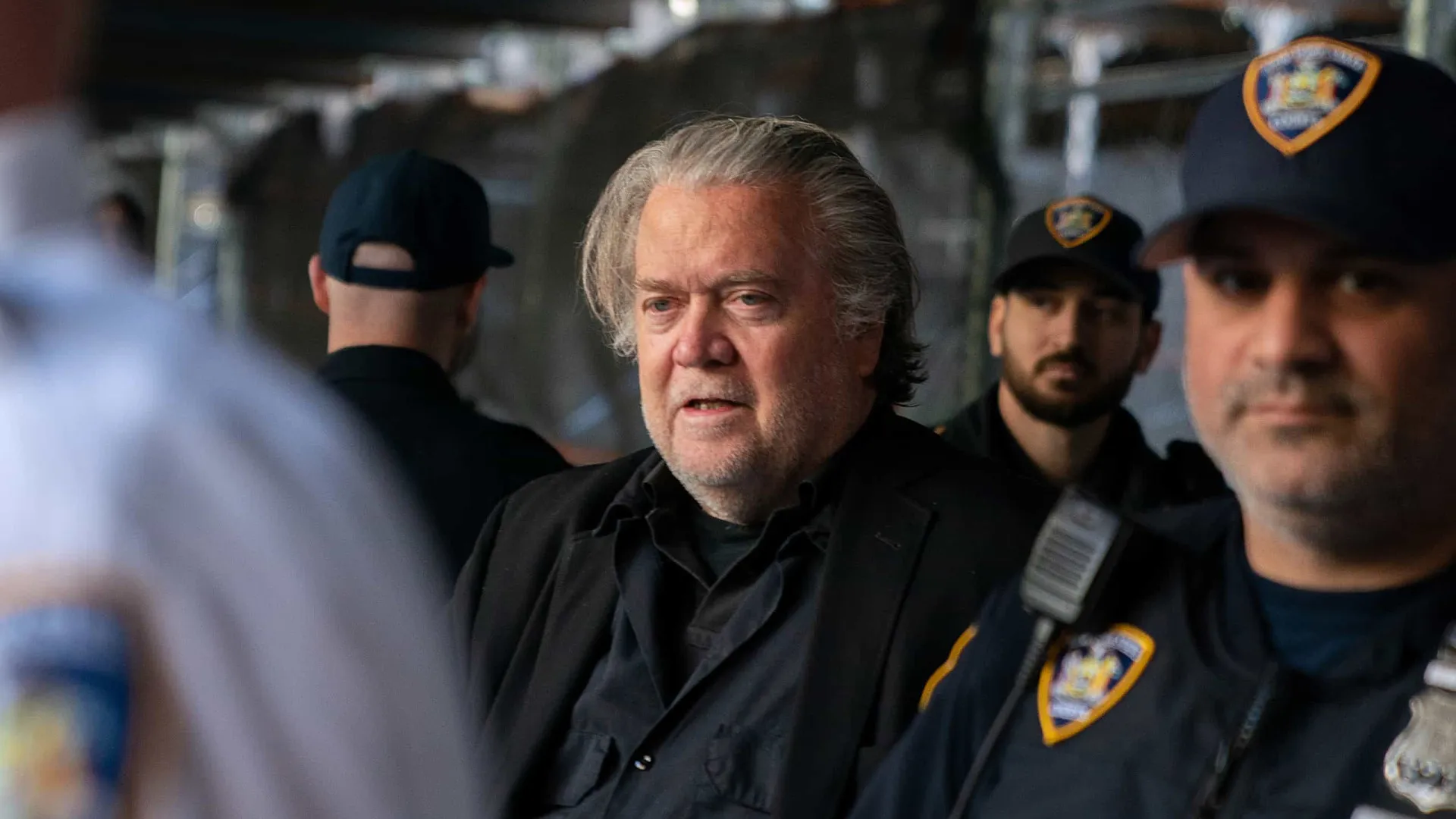
                    Supremo dos EUA apoia anulação retroativa da condenação de Steve Bannon
                