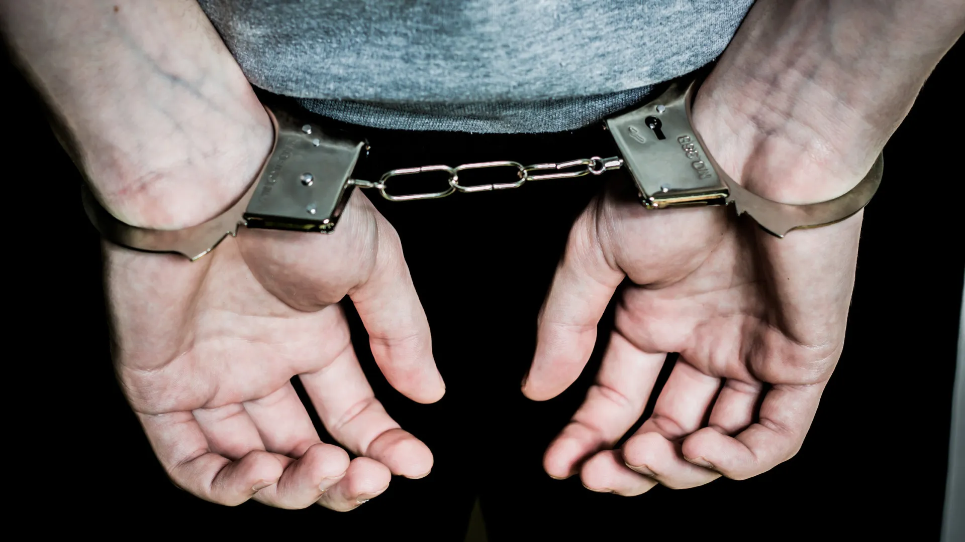 
                    Suspeito de roubo e rapto de empresário fica em prisão preventiva
                