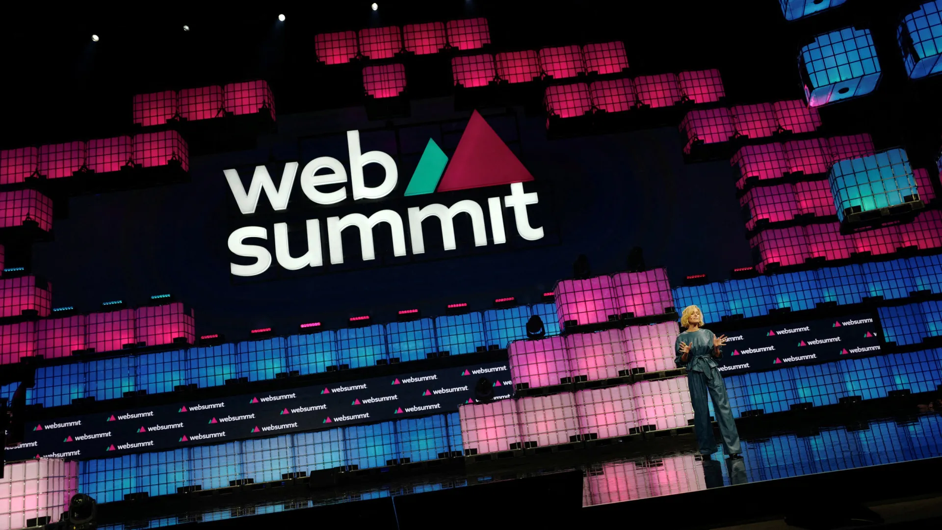 
                    Web Summit arranca na segunda-feira com mais de 900 oradores
                