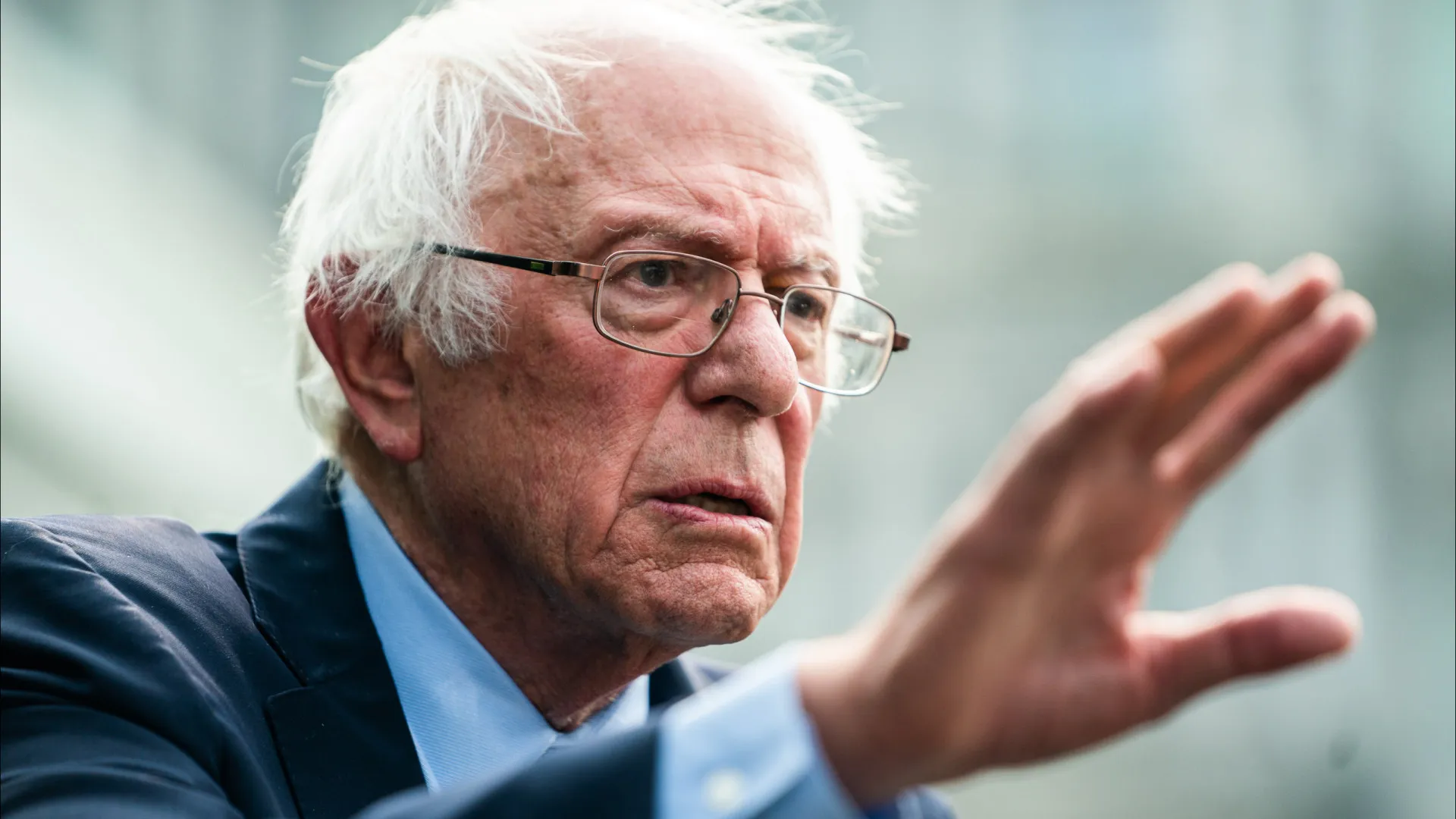 
                    Bernie Sanders acusa Israel de cometer 