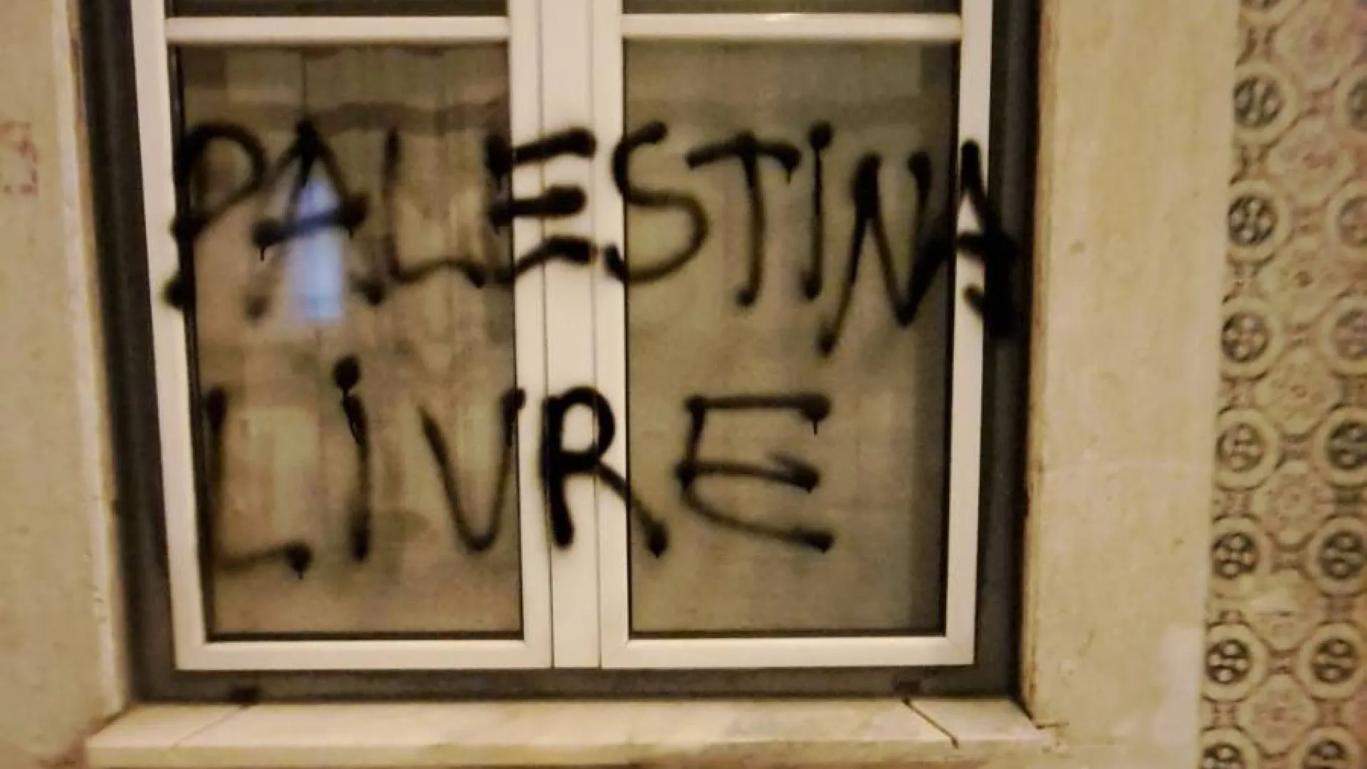 "Apoia o sionismo genocida". Ativistas 'atacam' Universidade Lusíada