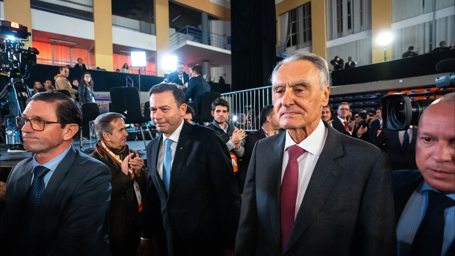 
                    Livro junta Montenegro, Cavaco, Passos, Mendes e Cotrim no Parlamento
                