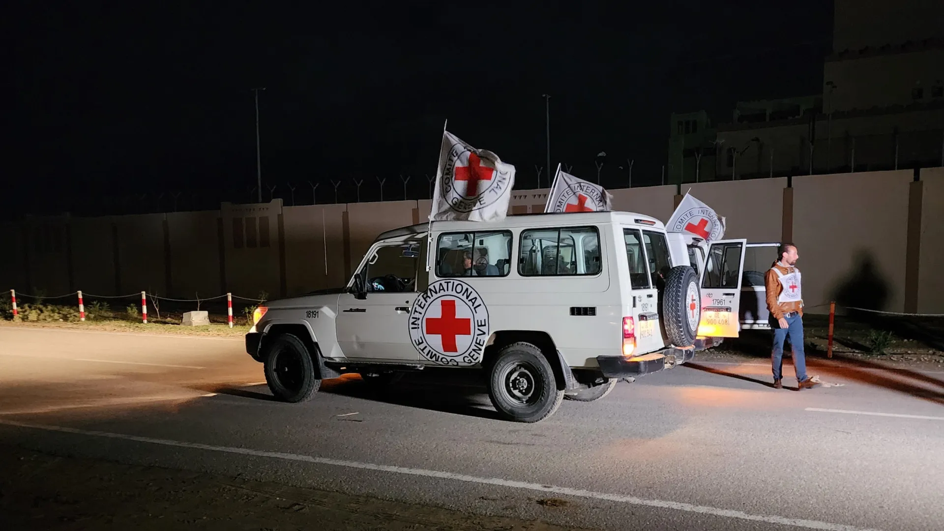 
                    IDF anuncia que Cruz Vermelha recebeu corpo de mais um refém em Gaza
                