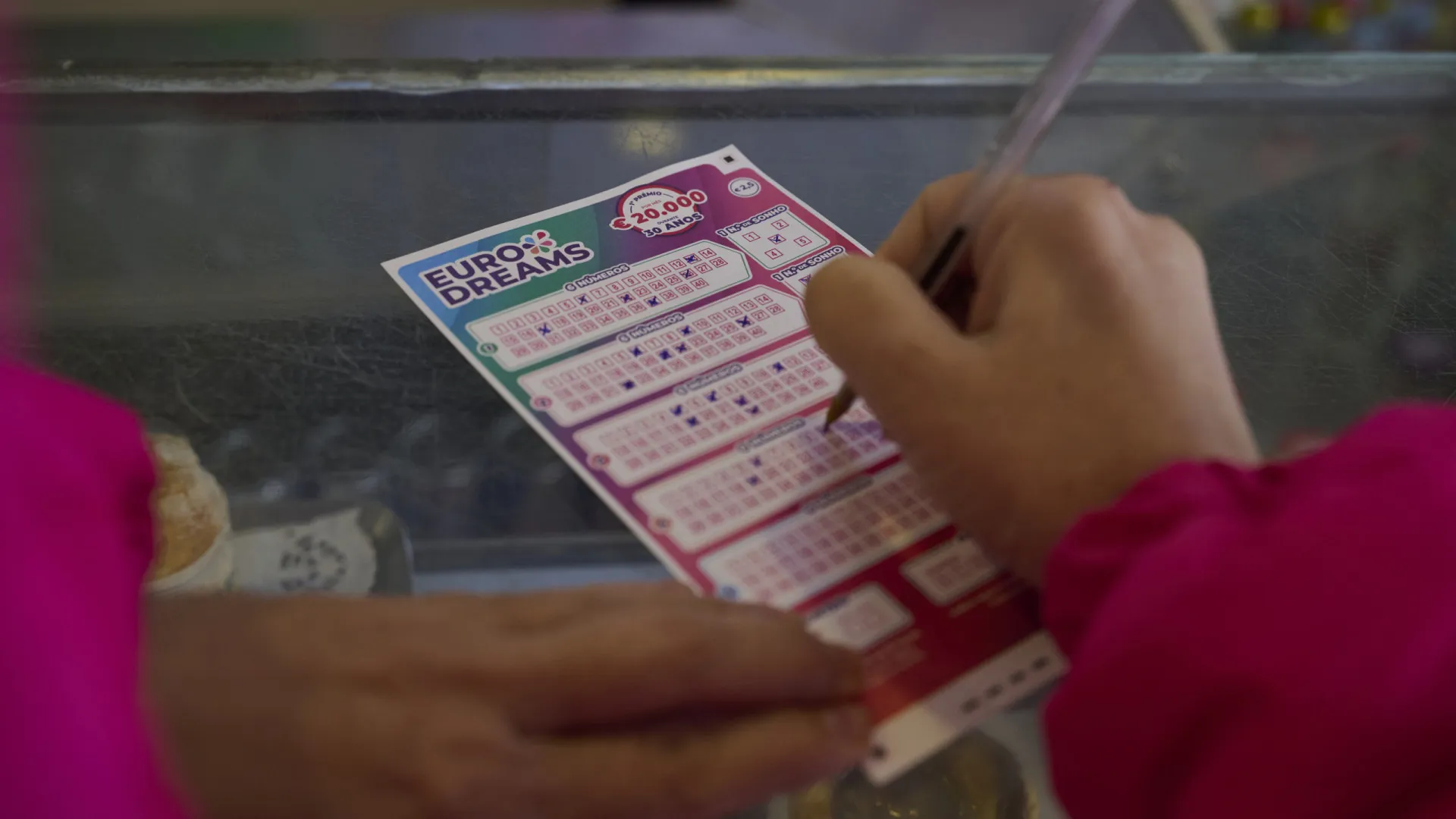
                    Segundo prémio do EuroDreams sai lá fora. Cá, há 'ovos' de 472 euros
                