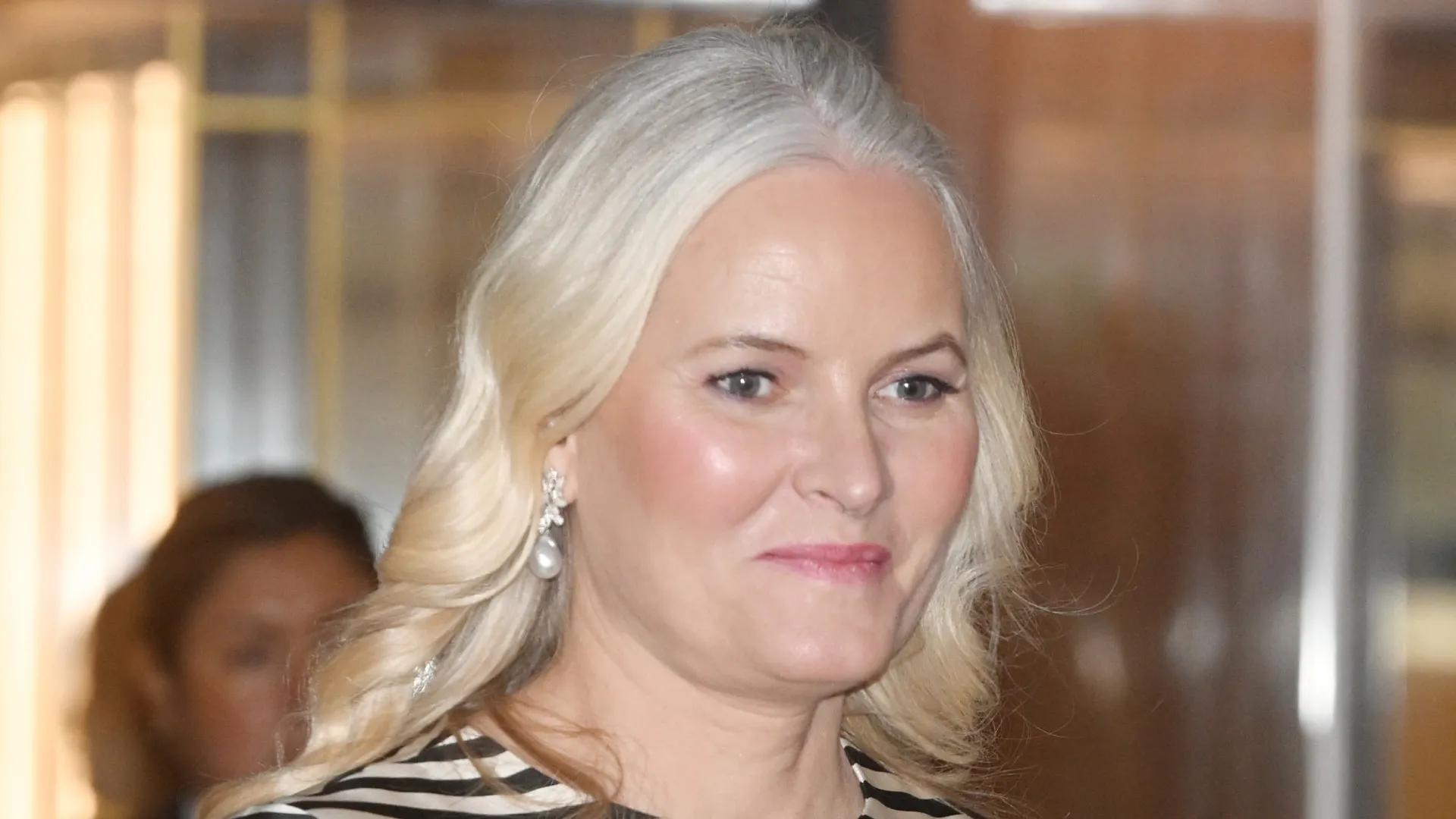 
                    Princesa herdeira da Noruega pede perdão e lamenta ligações a Epstein 
                