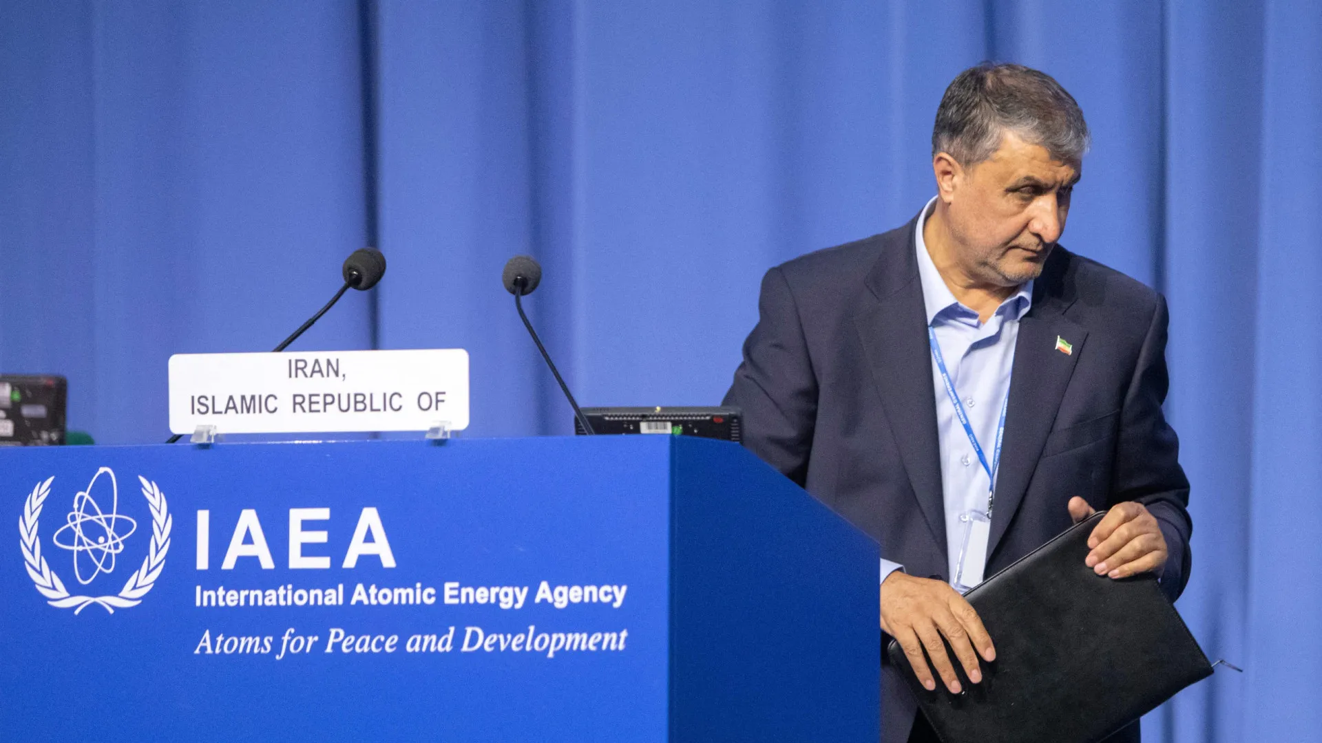 
                    Irão afirma direito à produção de combustível nuclear para fins pacíficos
                