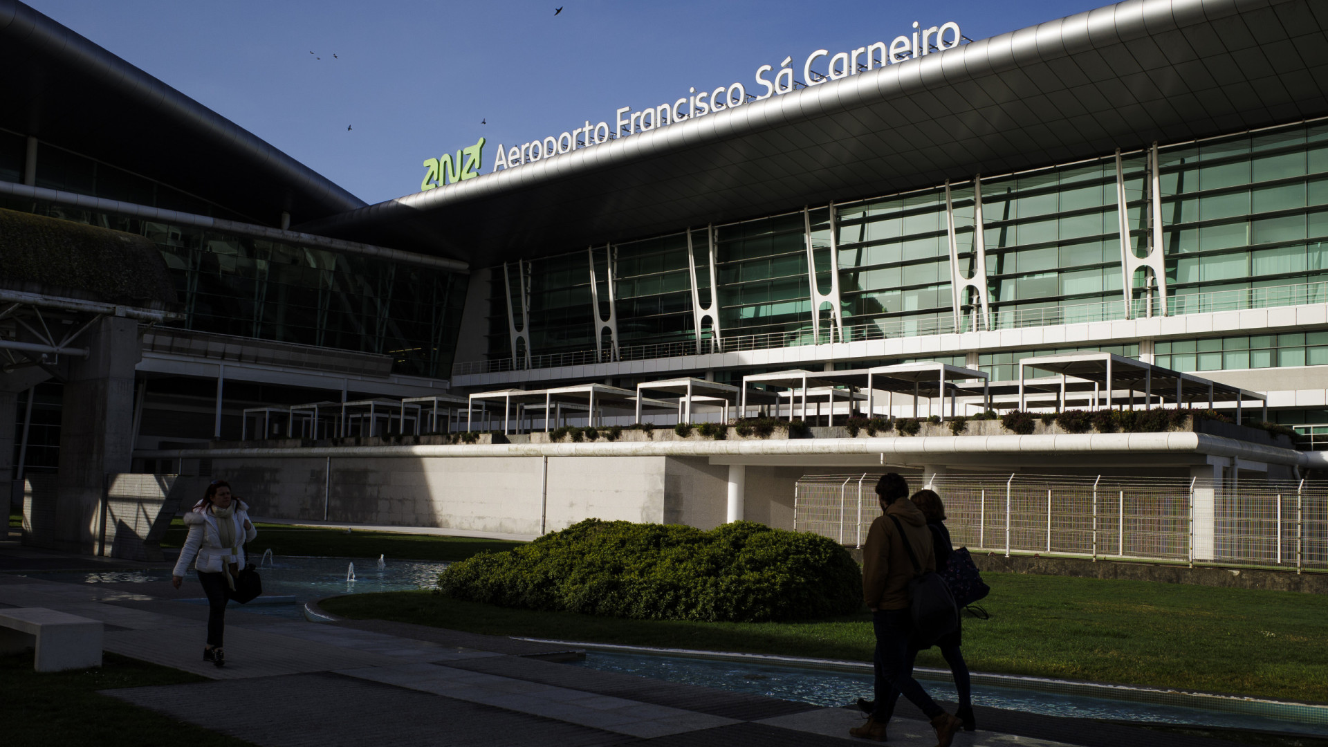 Detido após ser apanhado com uma faca borboleta no aeroporto do Porto