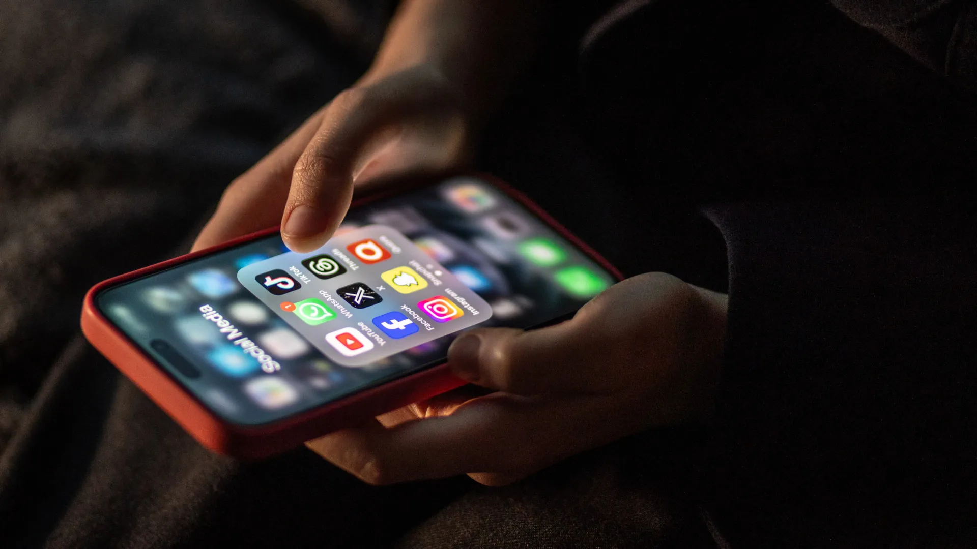 
                    Save The Children elogia proibição de redes a menores (e pede mais ações)
                