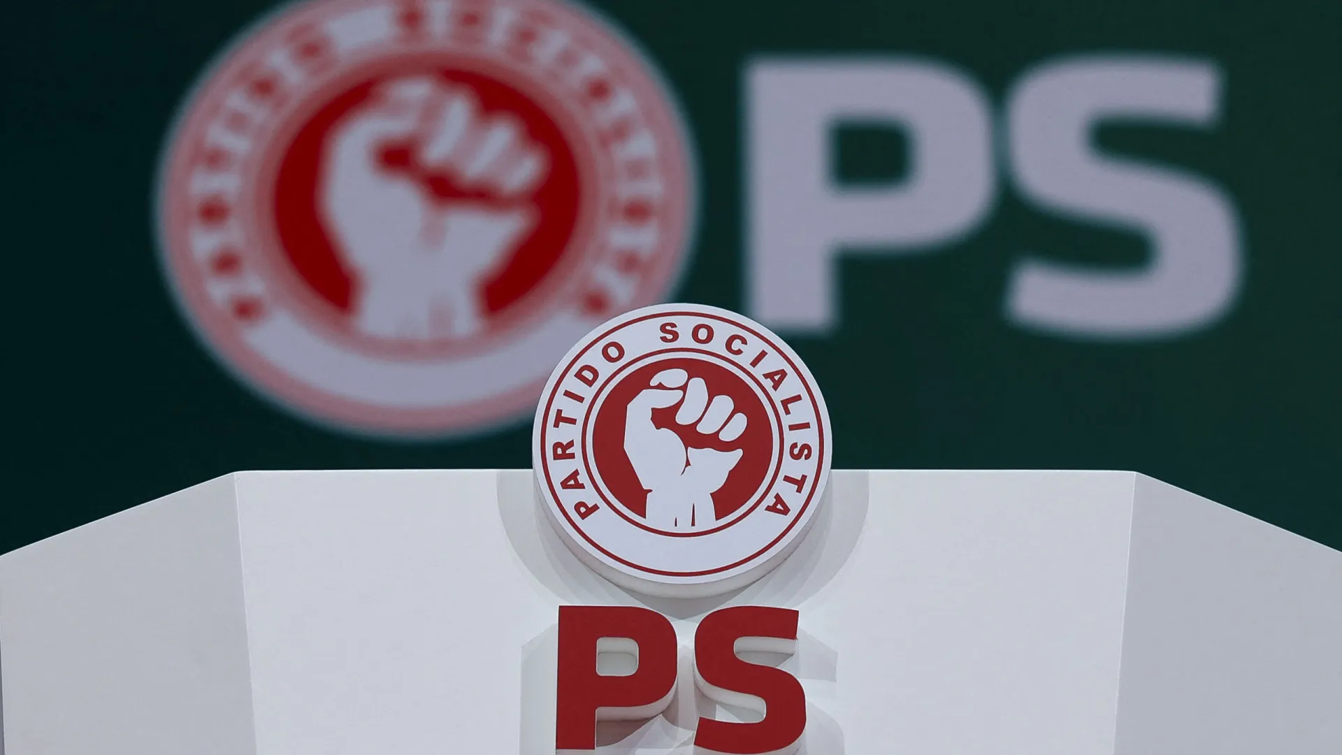 
                    Fogos? PS quer comissão independente com 12 peritos e relatório
                